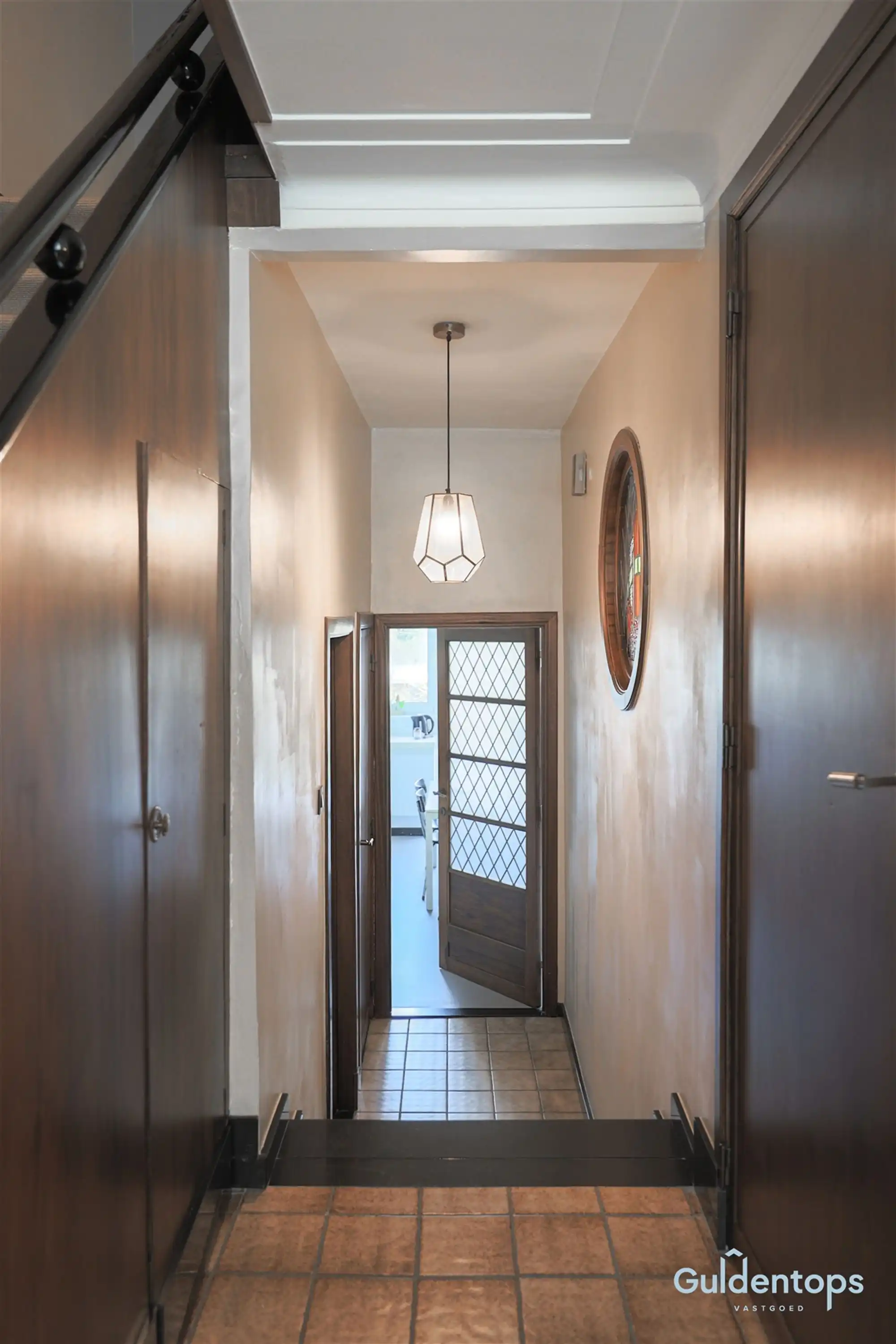 Knappe goed gelegen architectenwoning met mooie tuin foto 13