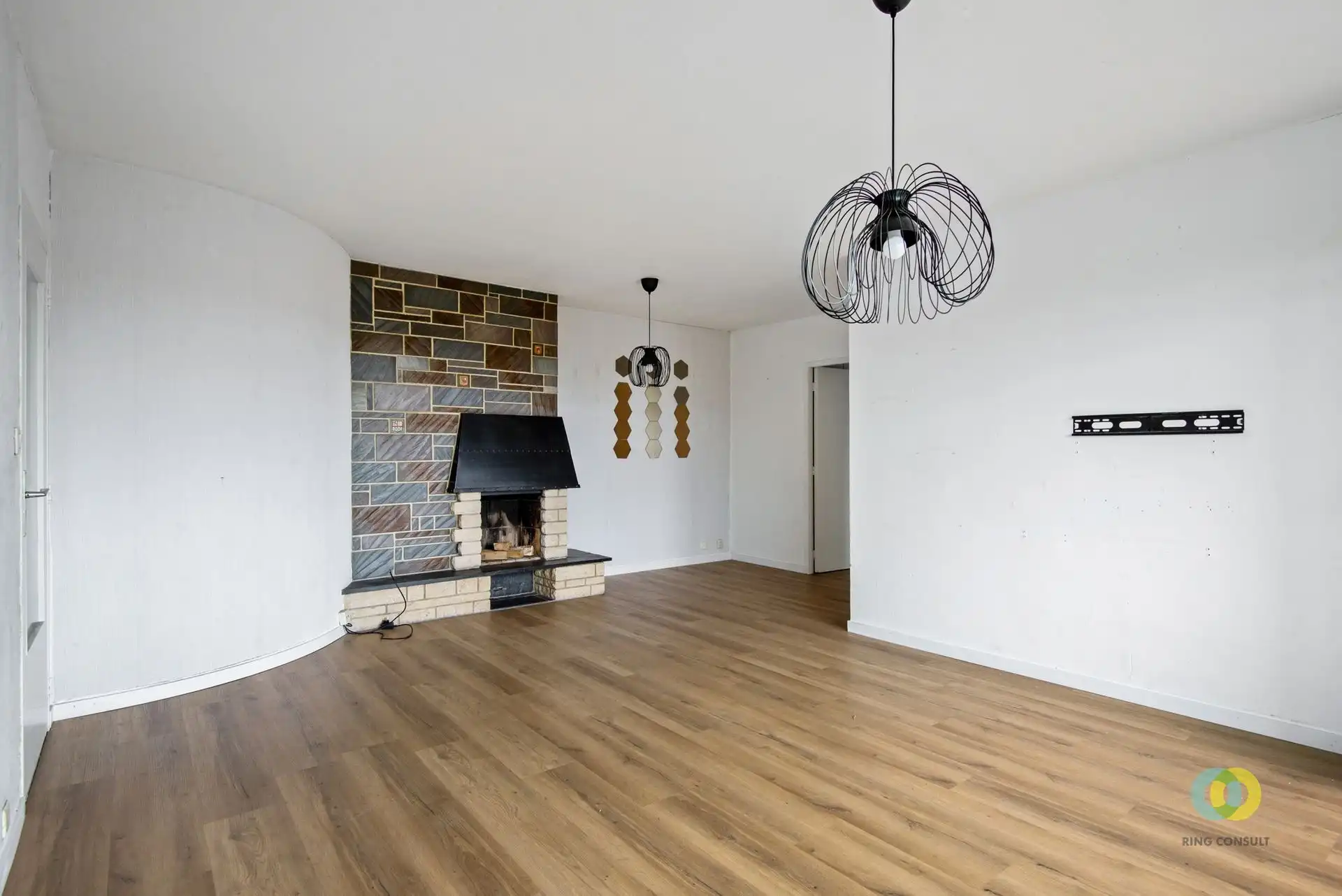Lichtrijk appartement met terras, garage en EPC B foto 4