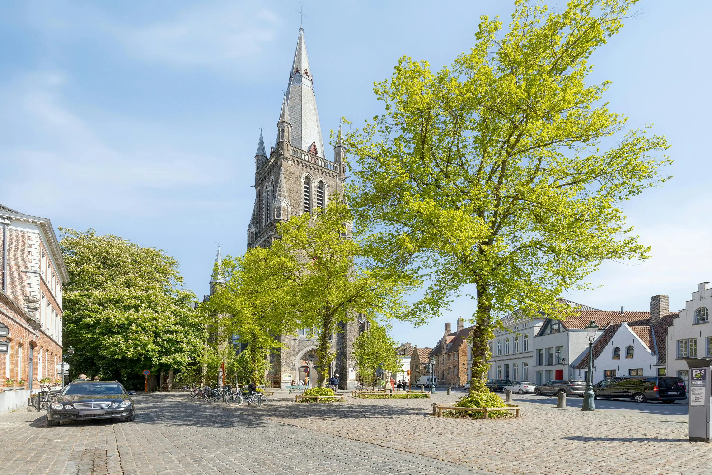 Karaktervol huis te koop in Brugge centrum  foto {{pictureIndex}}