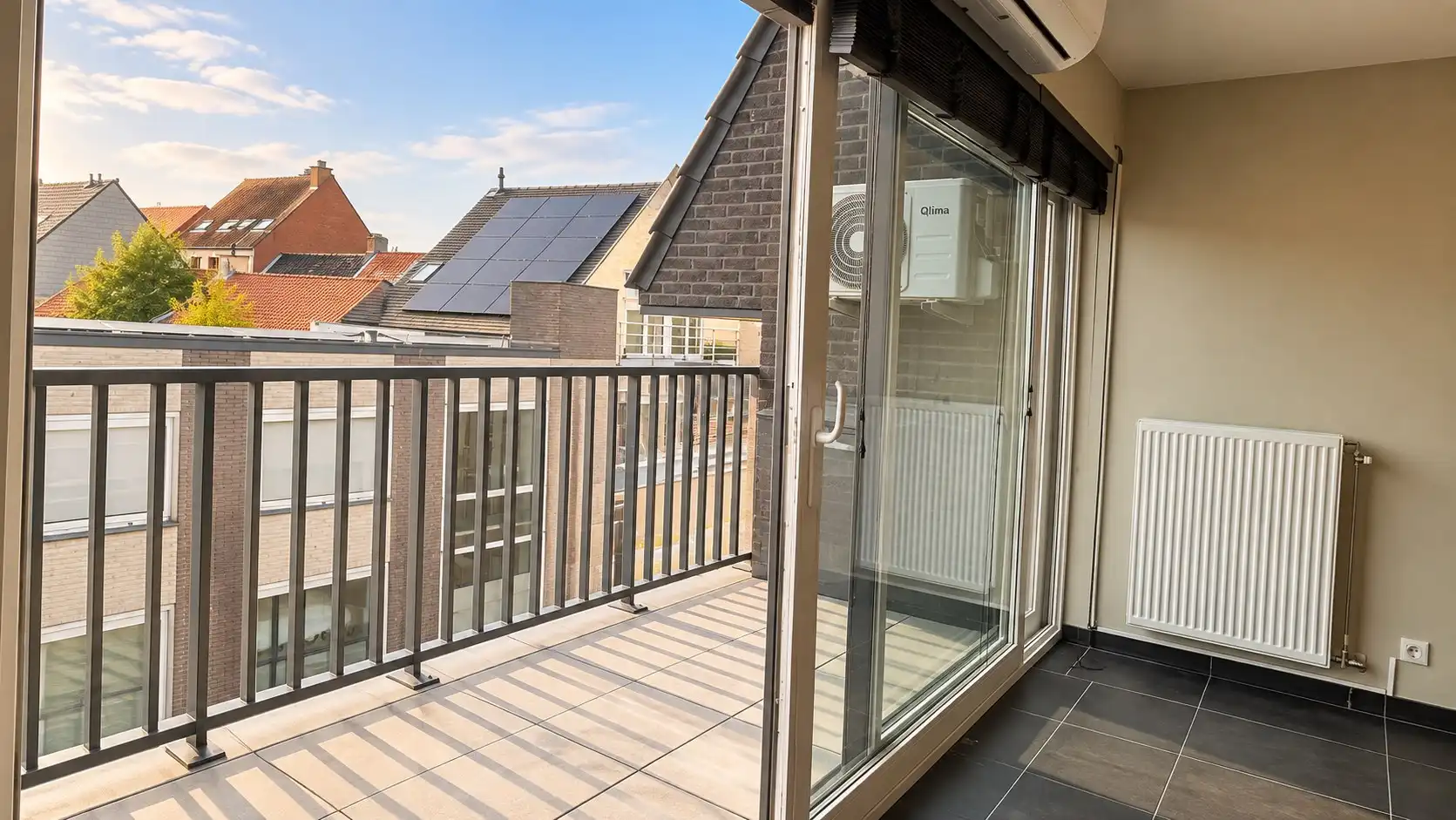 Instapklaar appartement met afzonderlijke garage en terras foto 6
