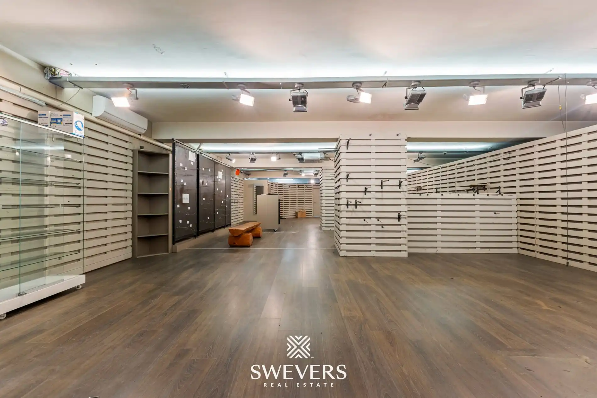 Uitzonderlijke mooi gelegen en ruime (391m²) handelsruimte in het volle centrum van Leopoldsburg foto 10