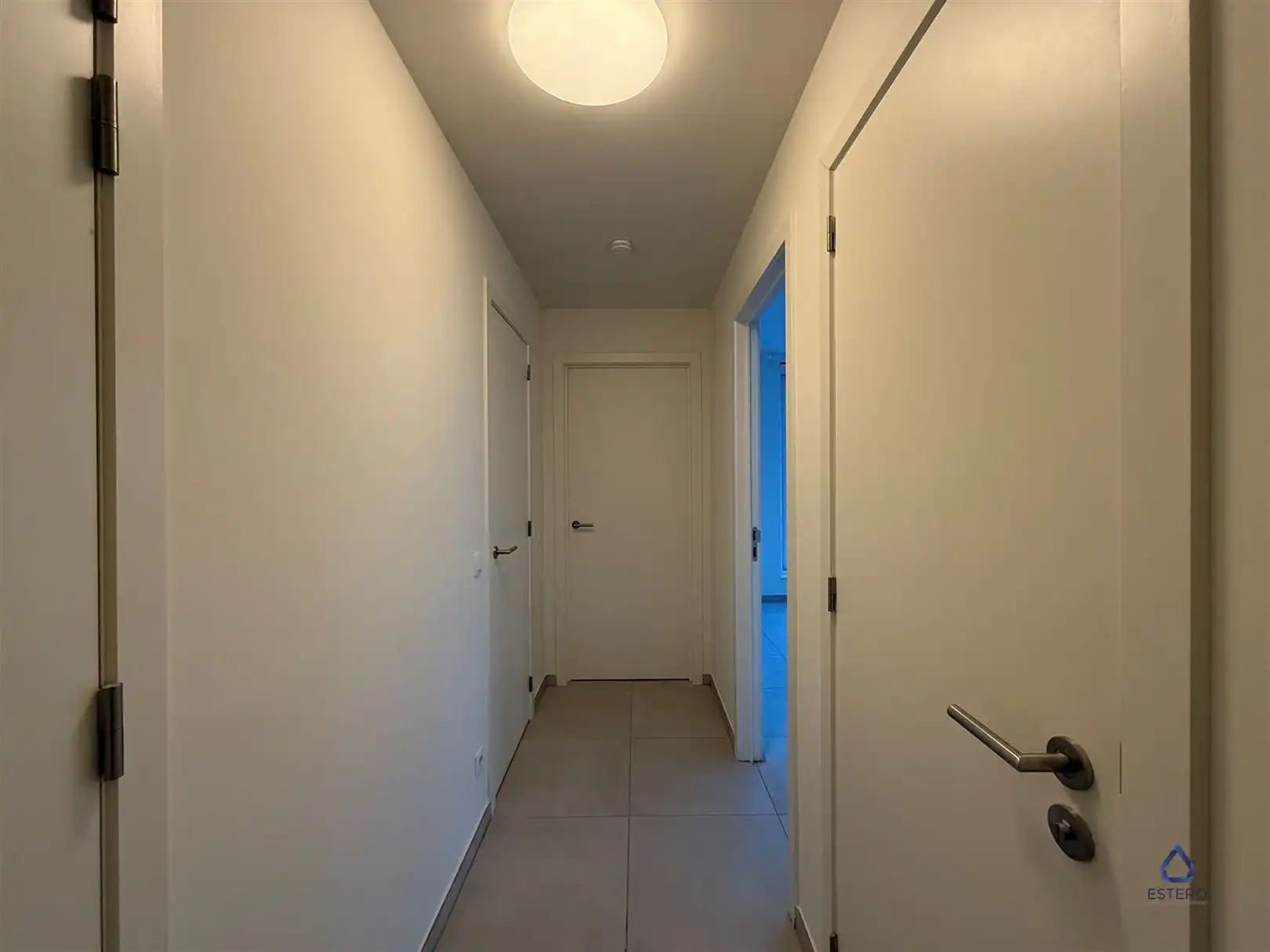 Mooi afgewerkt nieuwbouwappartement met 1 slaapkamer foto 2