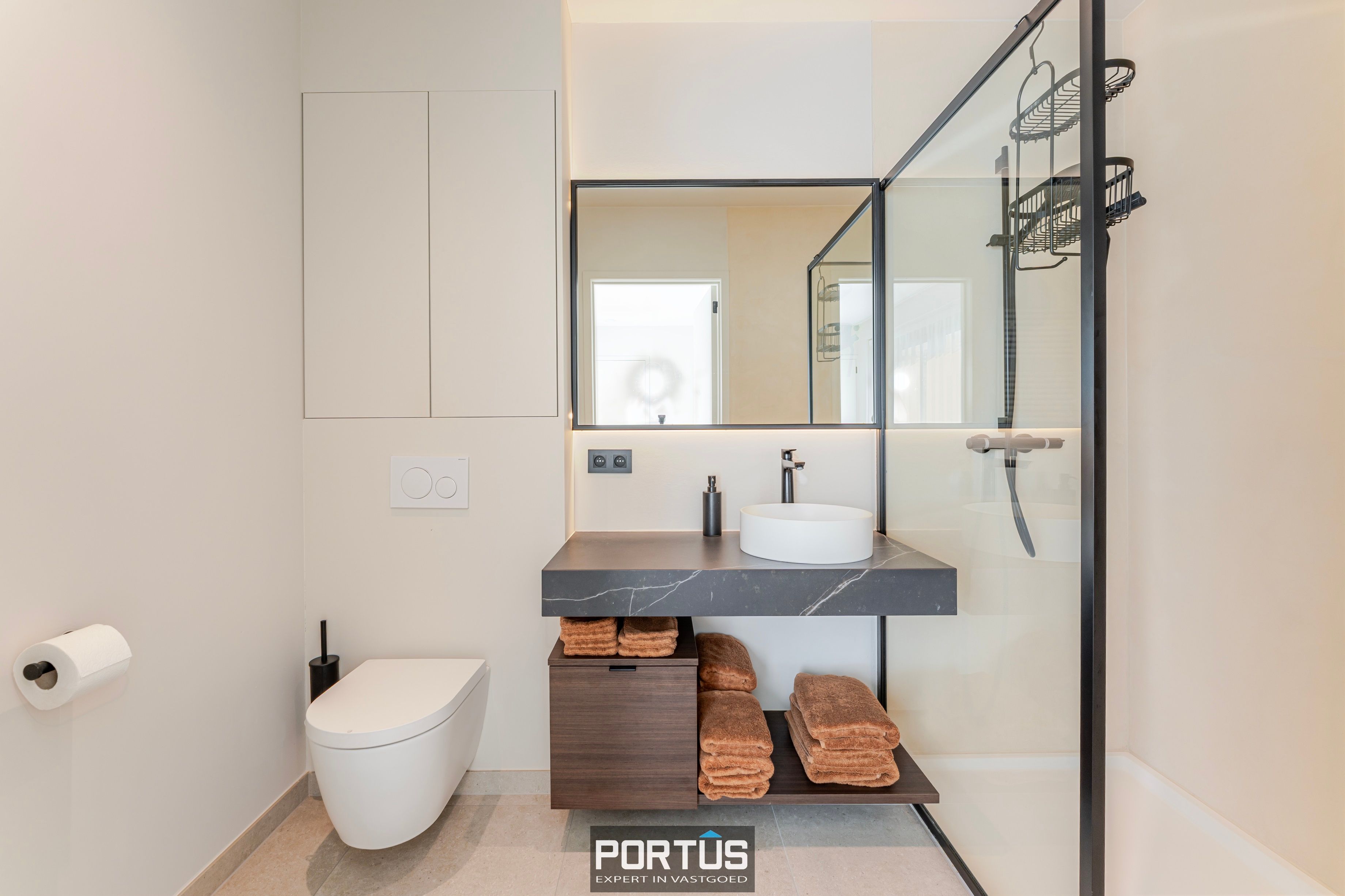 Recent instapklaar gelijkvloers appartement met 2 slaapkamers te koop foto 6
