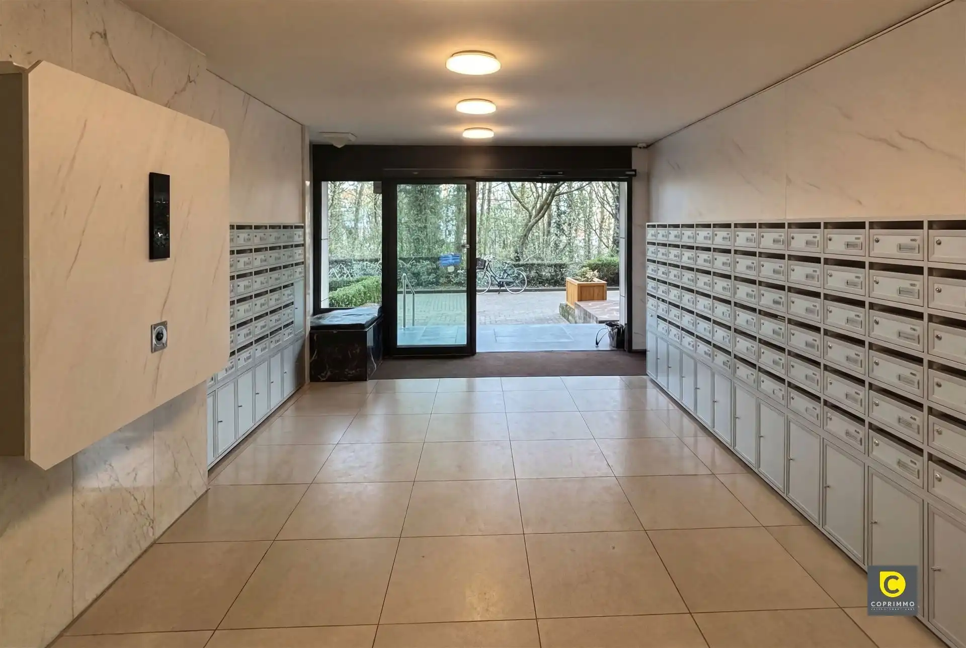 Kwalitatief gerenoveerd appartement met terras foto 14