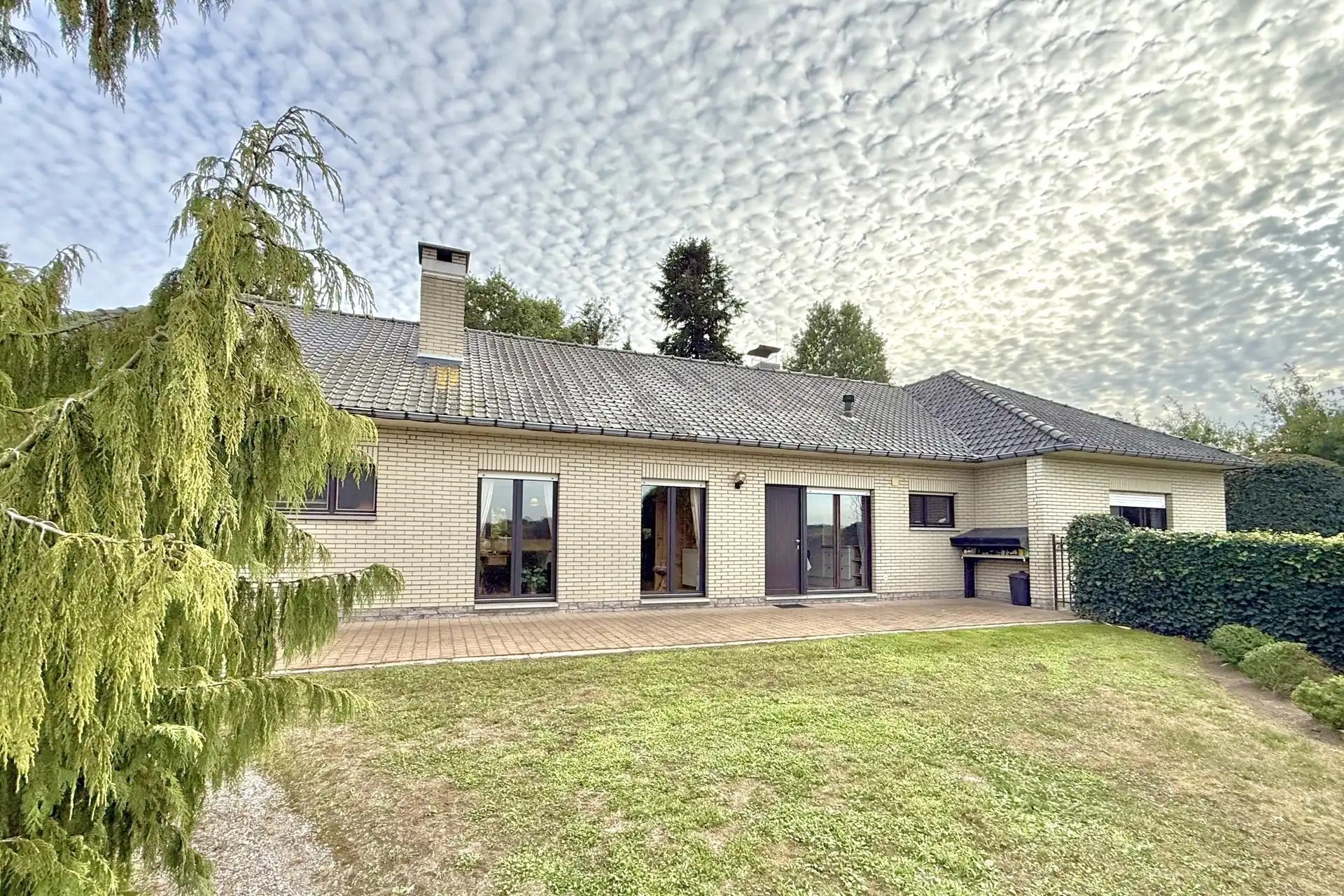 Ruime bungalow in het groen foto 14