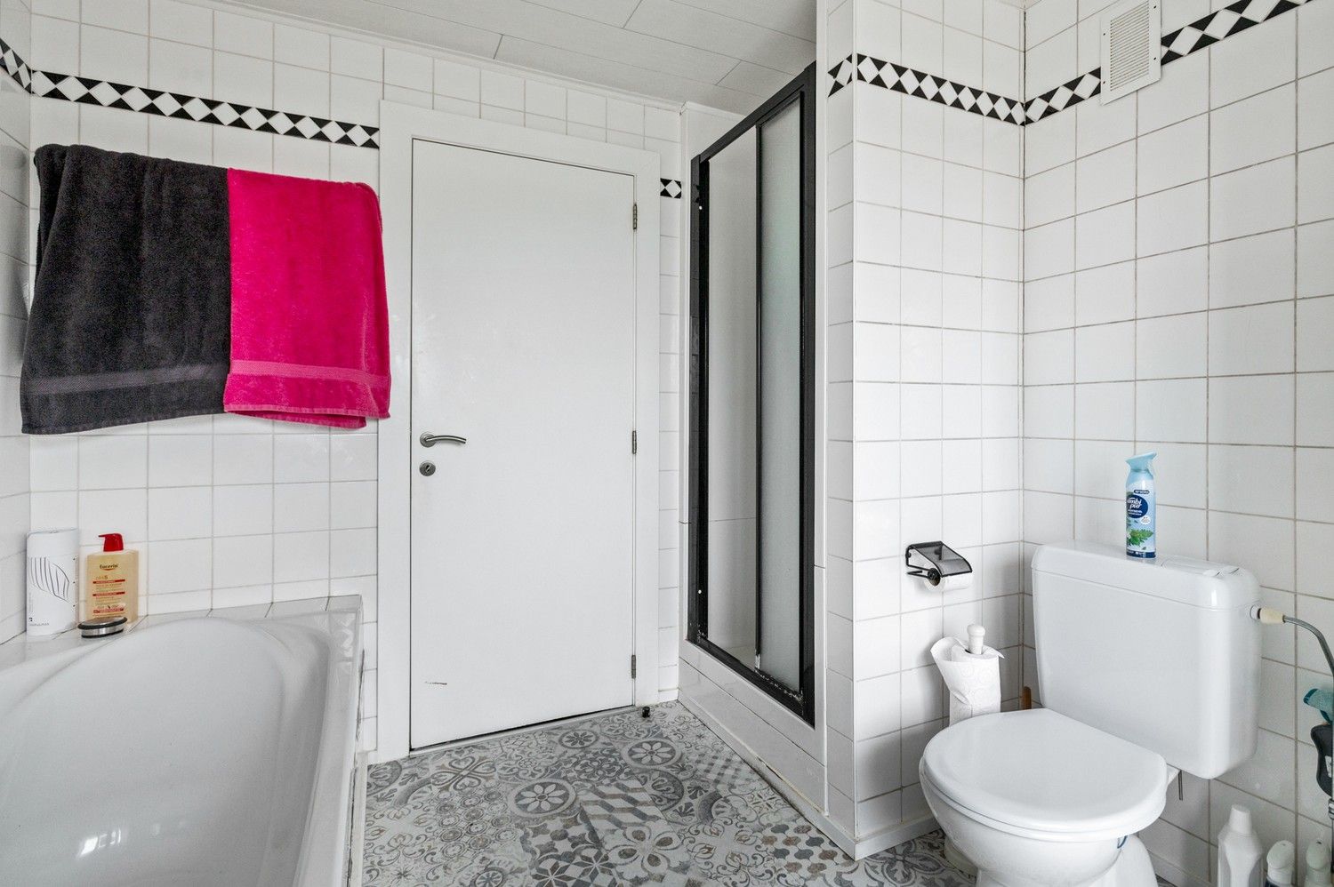 Centraal gelegen woning in doodlopende straat met 3 slaapkamers foto 17