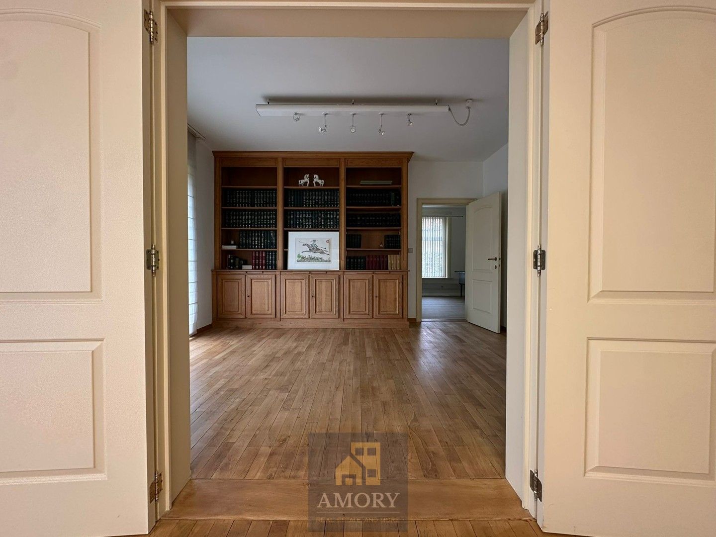 Ruim kantoorgebouw of praktijkgebouw foto 4