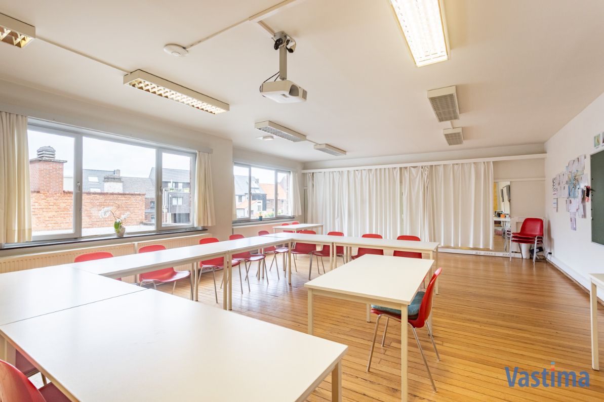 Uniek pand in hartje Aalst – voormalige school met tal van mogelijkheden foto 17
