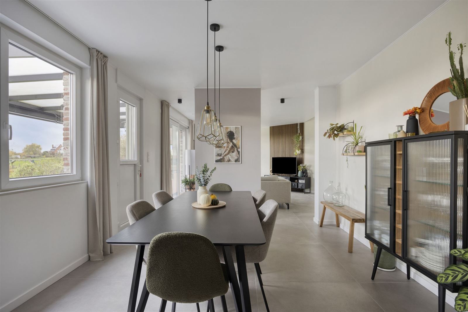 Instapklaar driegevel woning in groene omgeving foto 8