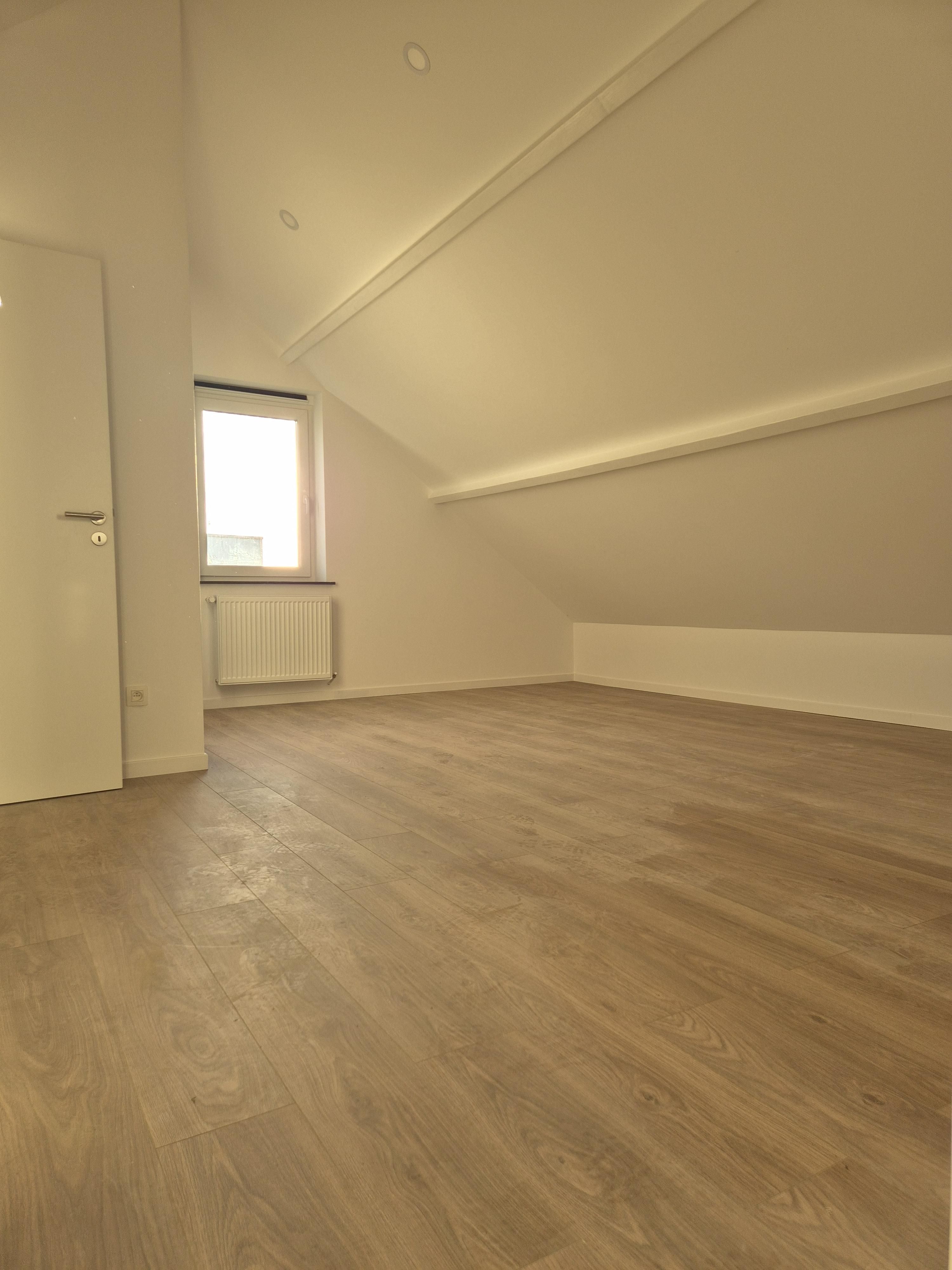 Leuke gerenoveerde woning met 4 slaapkamers en tuin foto 21