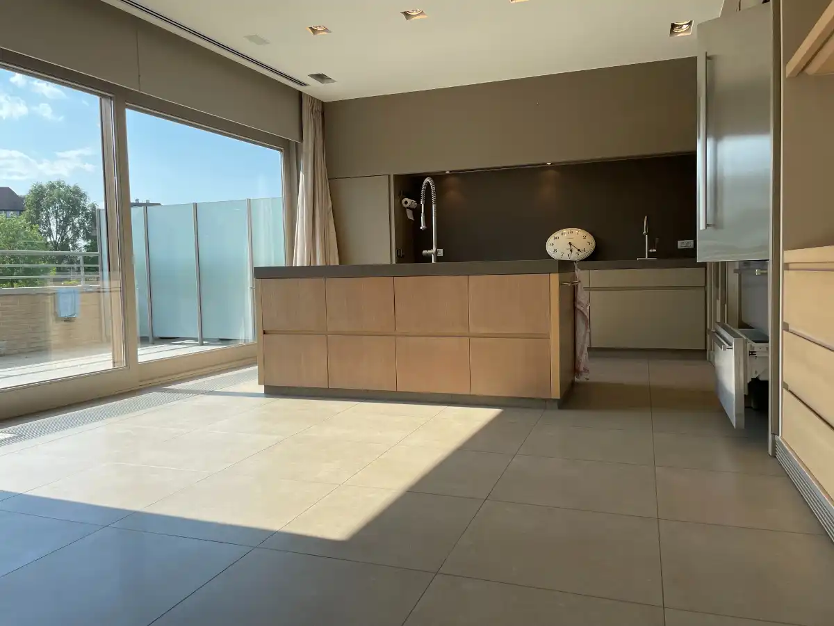 LUXE APPARTEMENT + zeer riant zongericht terras, dubbele garage & (wijn)kelder foto 25