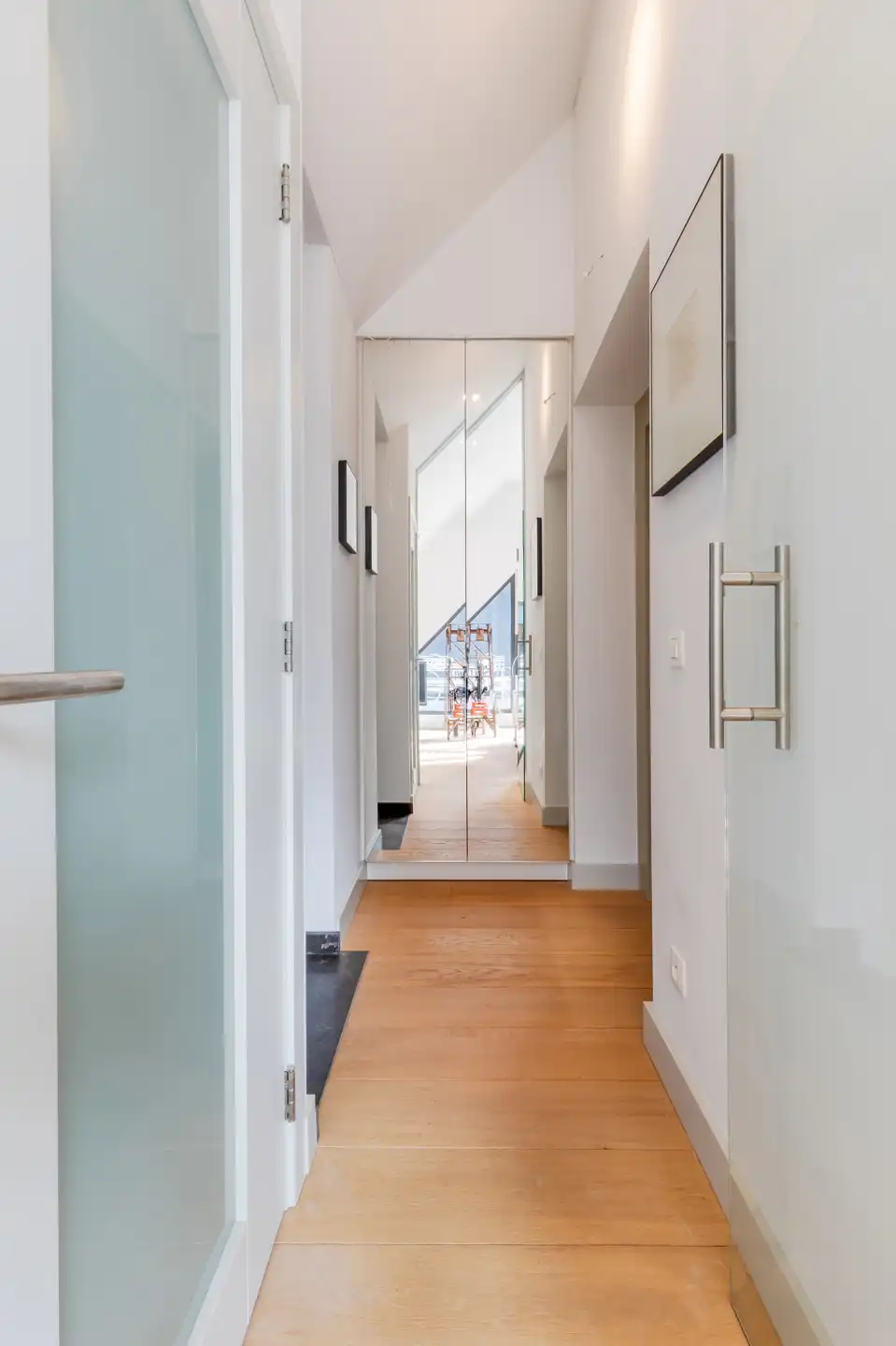 Unieke duplex met lift, terras en optionele parking foto 8