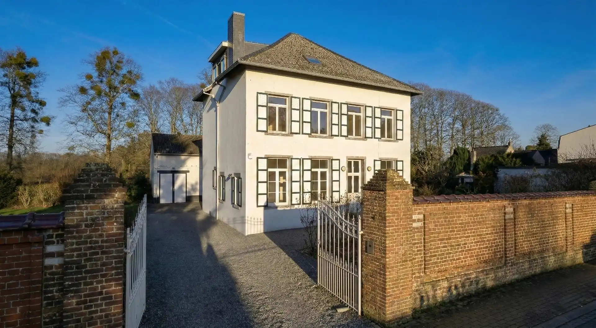 Prachtige, ruime villa met grote tuin te huur in Everberg foto {{pictureIndex}}