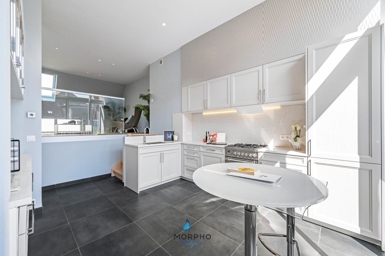 High-end triplexappartement in hartje Brugge – Licht, luxe en leefcomfort in residentie Augustijnenhof foto {{pictureIndex}}