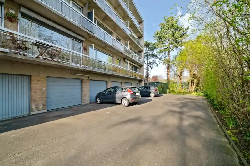 Roeselare-stadsrand. Leuk gelegen twee-slaapkamerappartement van 83m2 met 2 terrassen van 8.50m2. In 't groen op een boogscheut van 't centrum. Als investering of als betaalbare starter ! foto 19