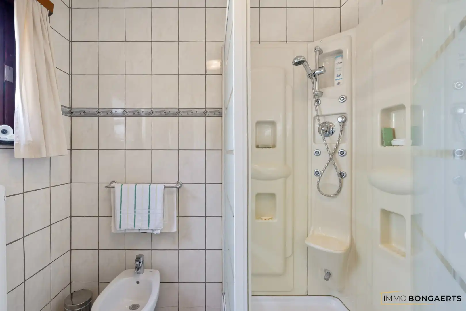 Rustig gelegen bungalow op een mooi perceel van 9 are foto 18