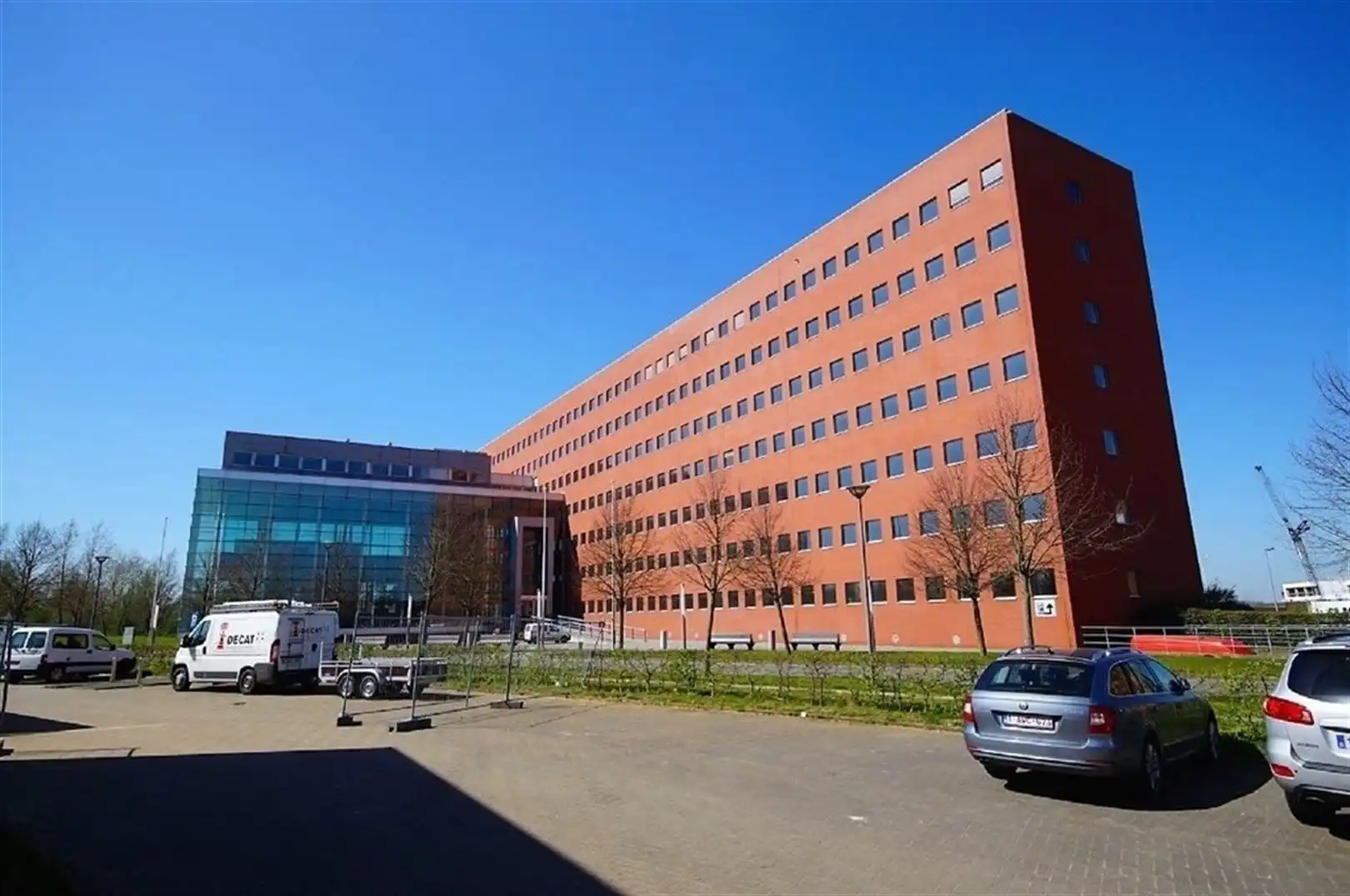 Kantoorgebouw vanaf 290m² foto {{pictureIndex}}