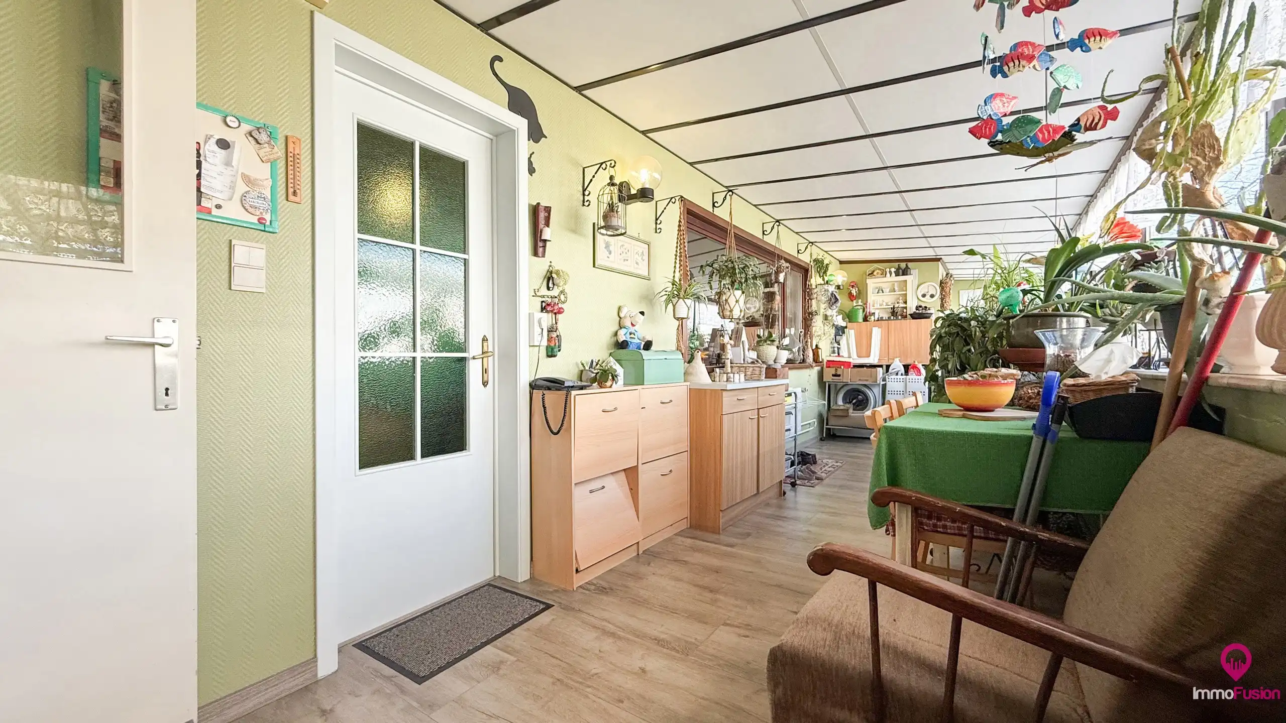 Ruime gezinswoning met zeer grote garage of opslagruimte! foto 11
