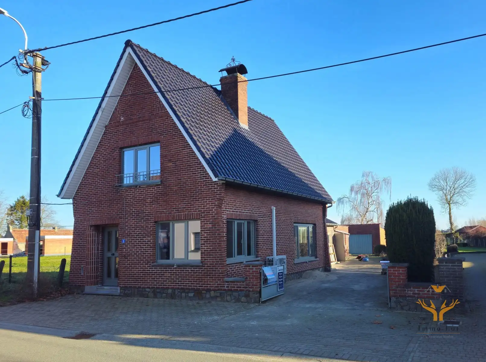 Ruime woning met 3 slaapkamers te huur foto {{pictureIndex}}