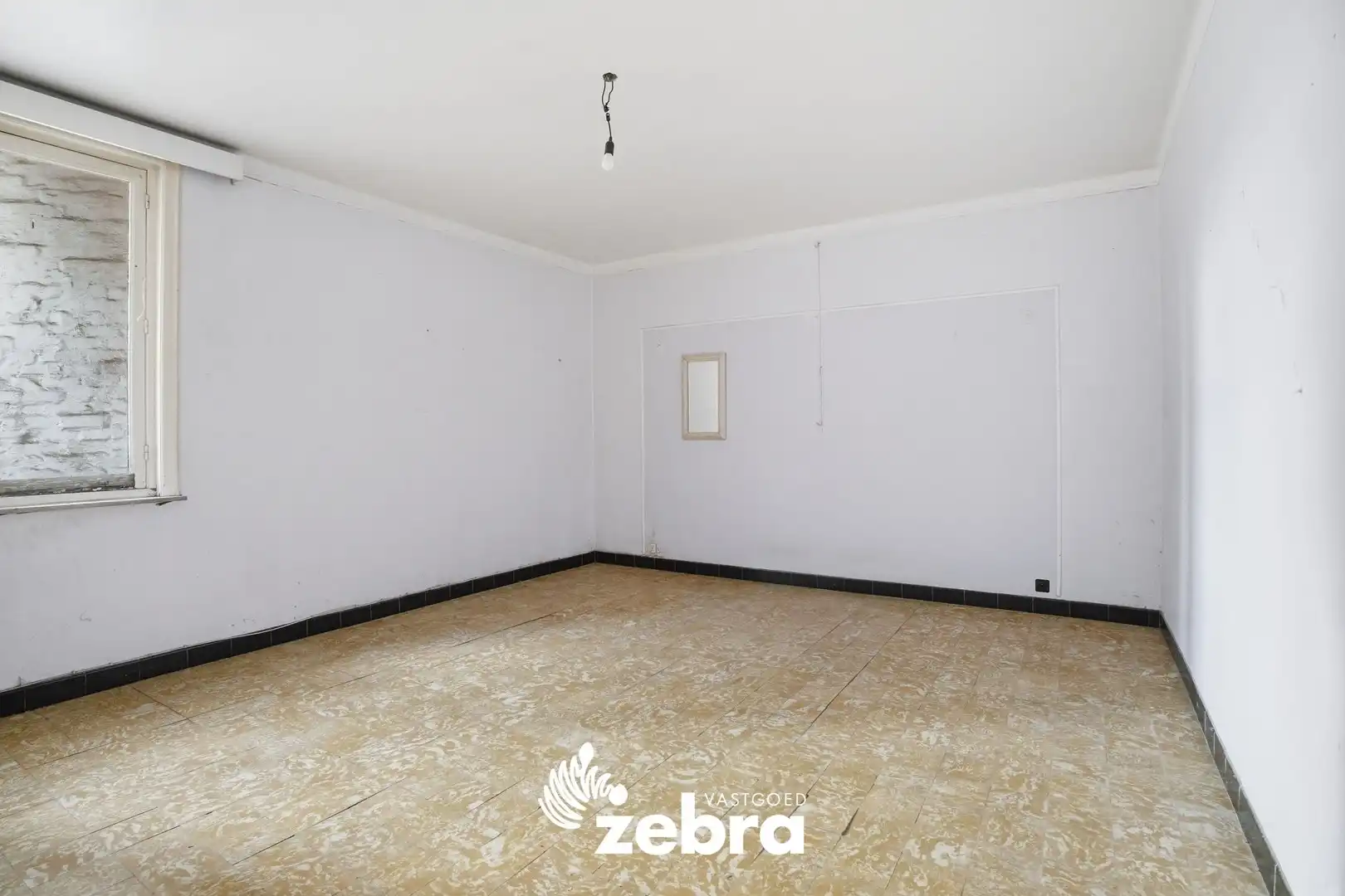 Te renoveren appartement op centrale ligging in Kortrijk! foto 11