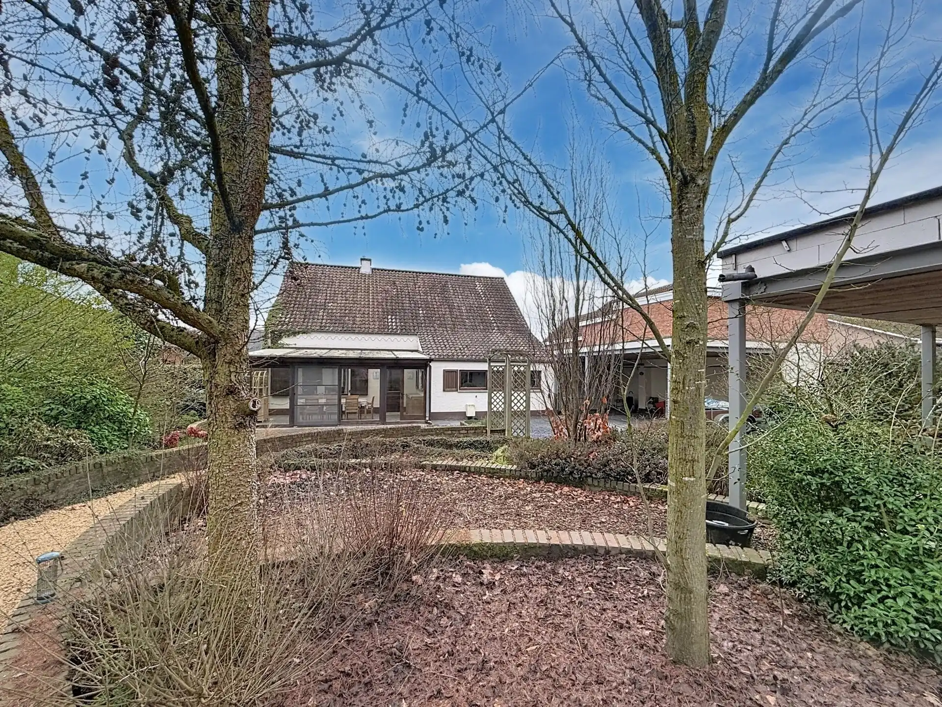 Op te frissen woning met 4 slaapkamers op een groot perceel. foto 51