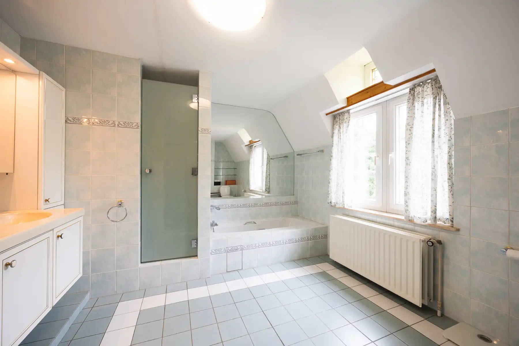 Statige villa met uitzonderlijk veel ruimte en potentieel  foto 15