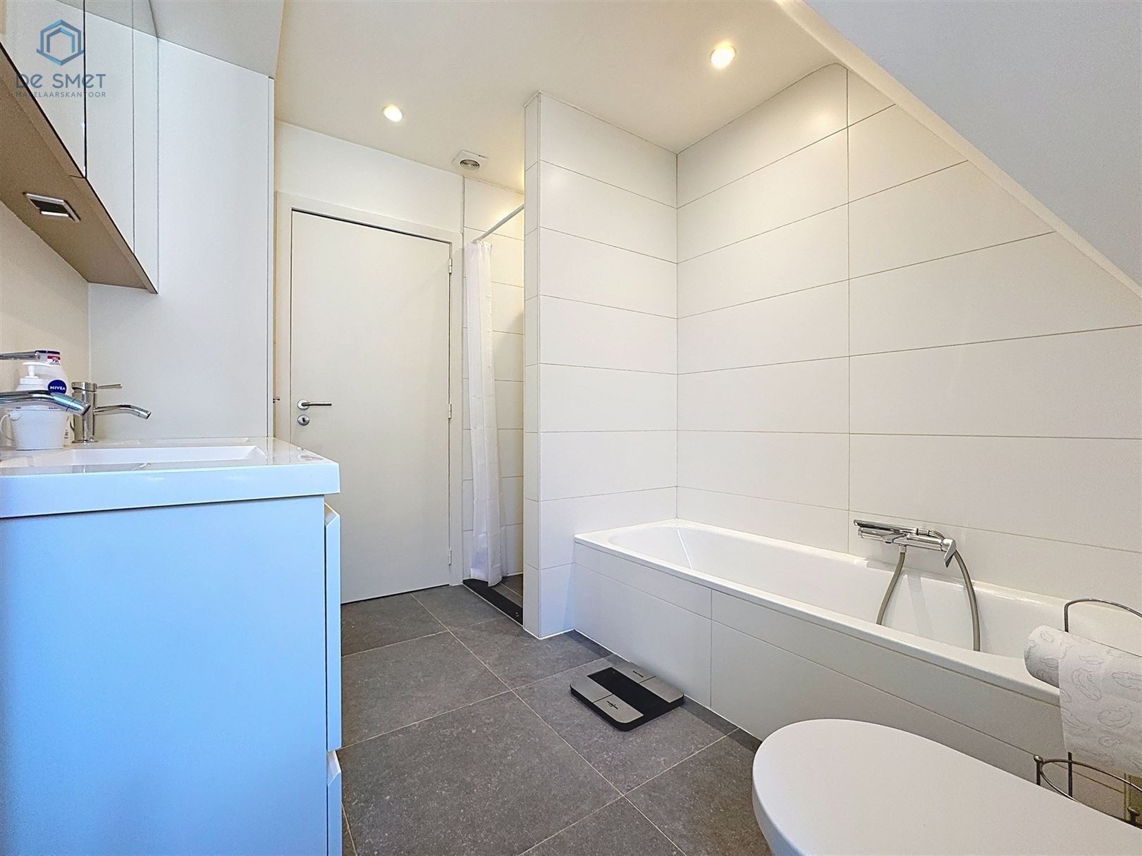 INSTAPKLARE WONING MET 4 SLKS OP EEN BOOGSCHEUT VAN CENTRUM ZOTTEGEM foto 19