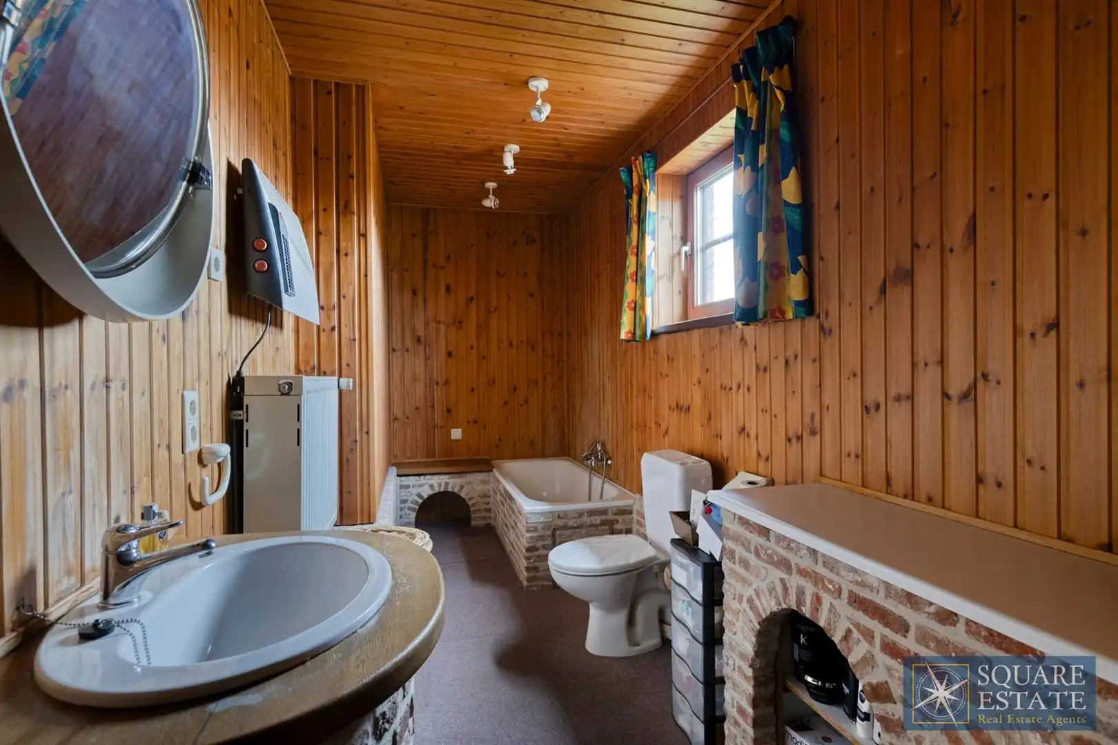 Charmant huis op een perceel van 1,17 hectare, met stal foto 9