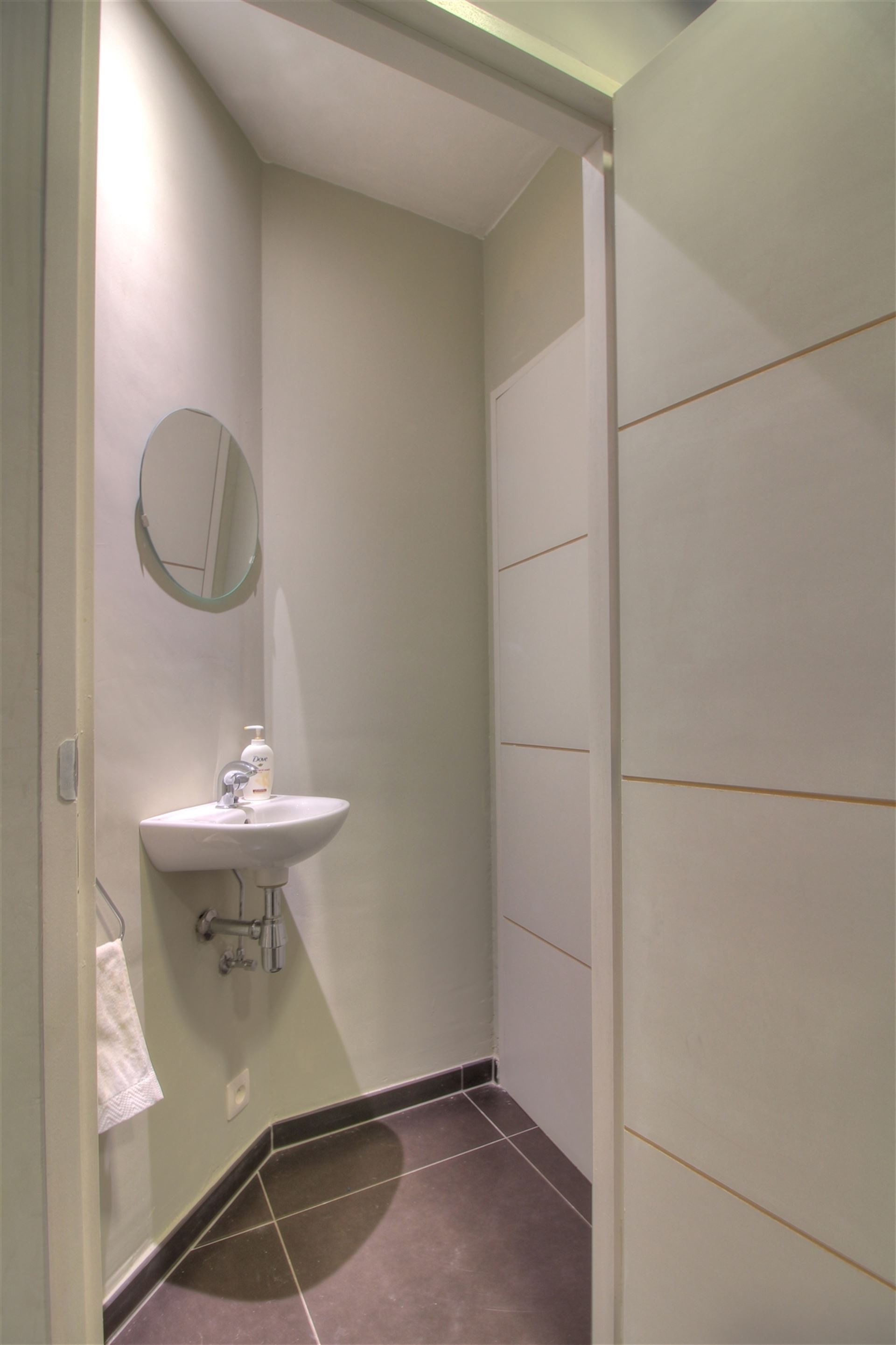 Zeer commercieel gelegen modern kantoor/handelsgelijkvloers foto 13