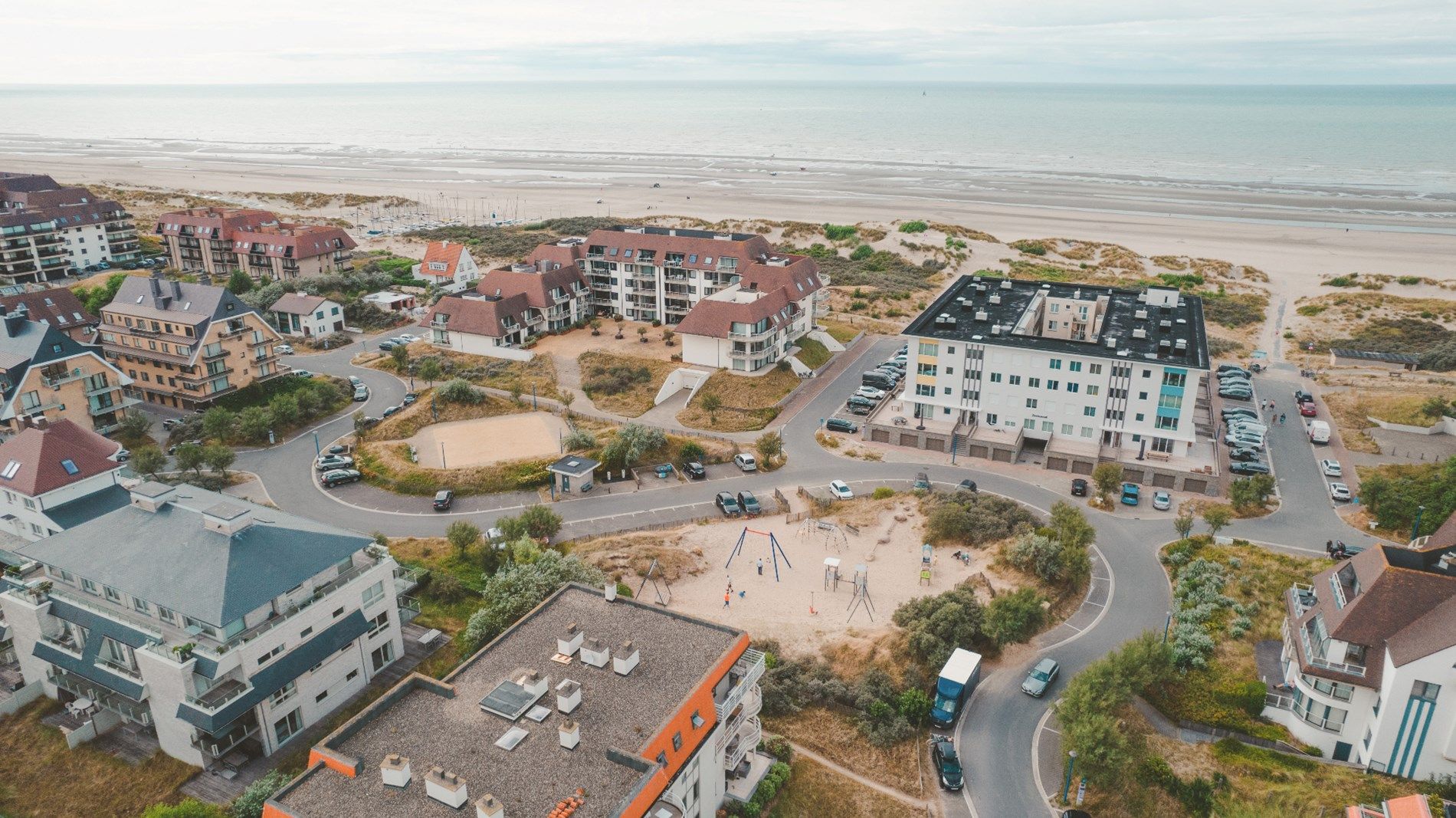 Luxueuze penthouse met drie slaapkamers en frontaal zeezicht in Res. Eden Beach foto 28