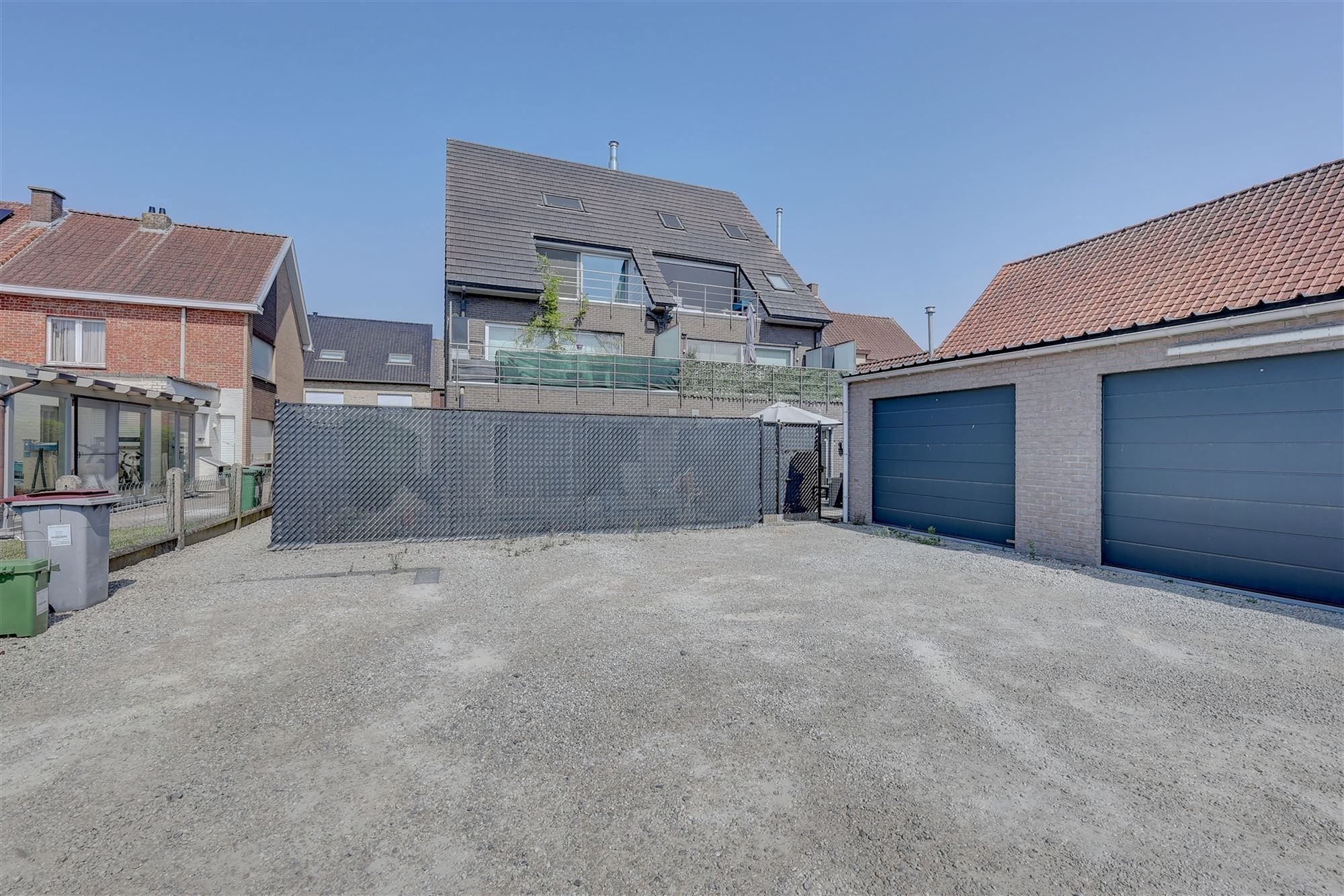 Lichtrijk appartement met twee slaapkamers foto 12