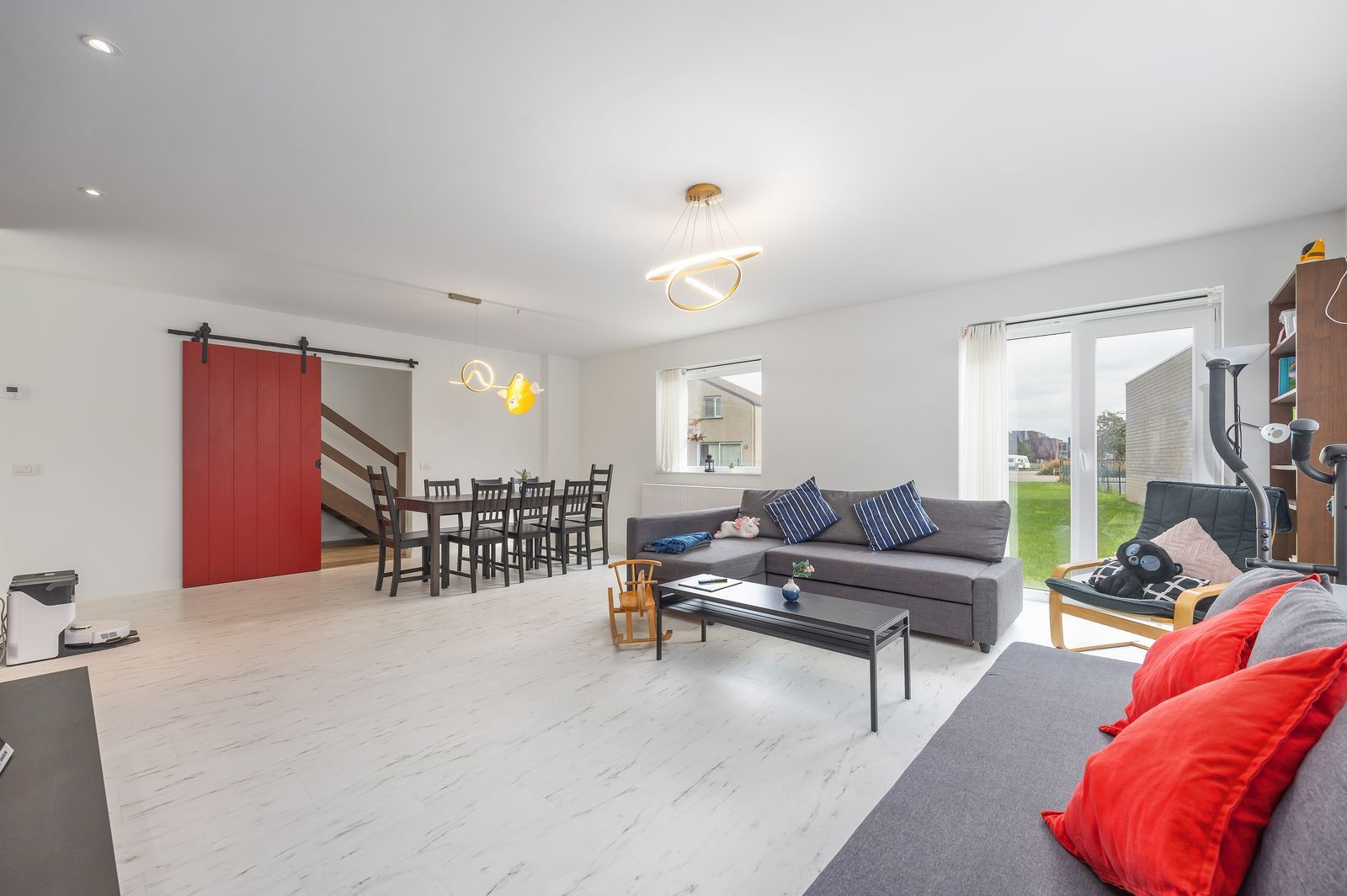 Recente vrijstaande villa op een royaal perceel (1044 m2) foto 2