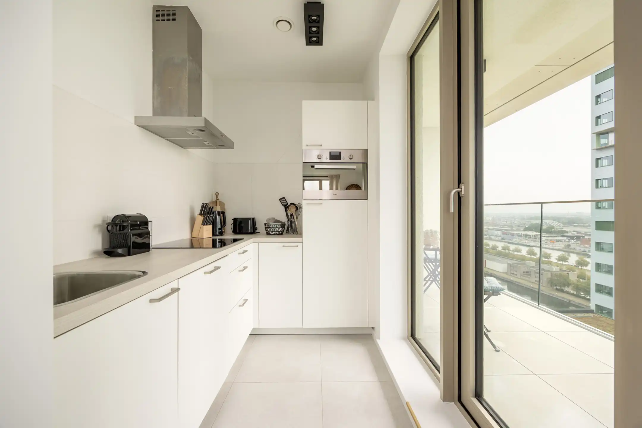 ANTWERPEN - gemeubeld appartement met weids zicht foto 5