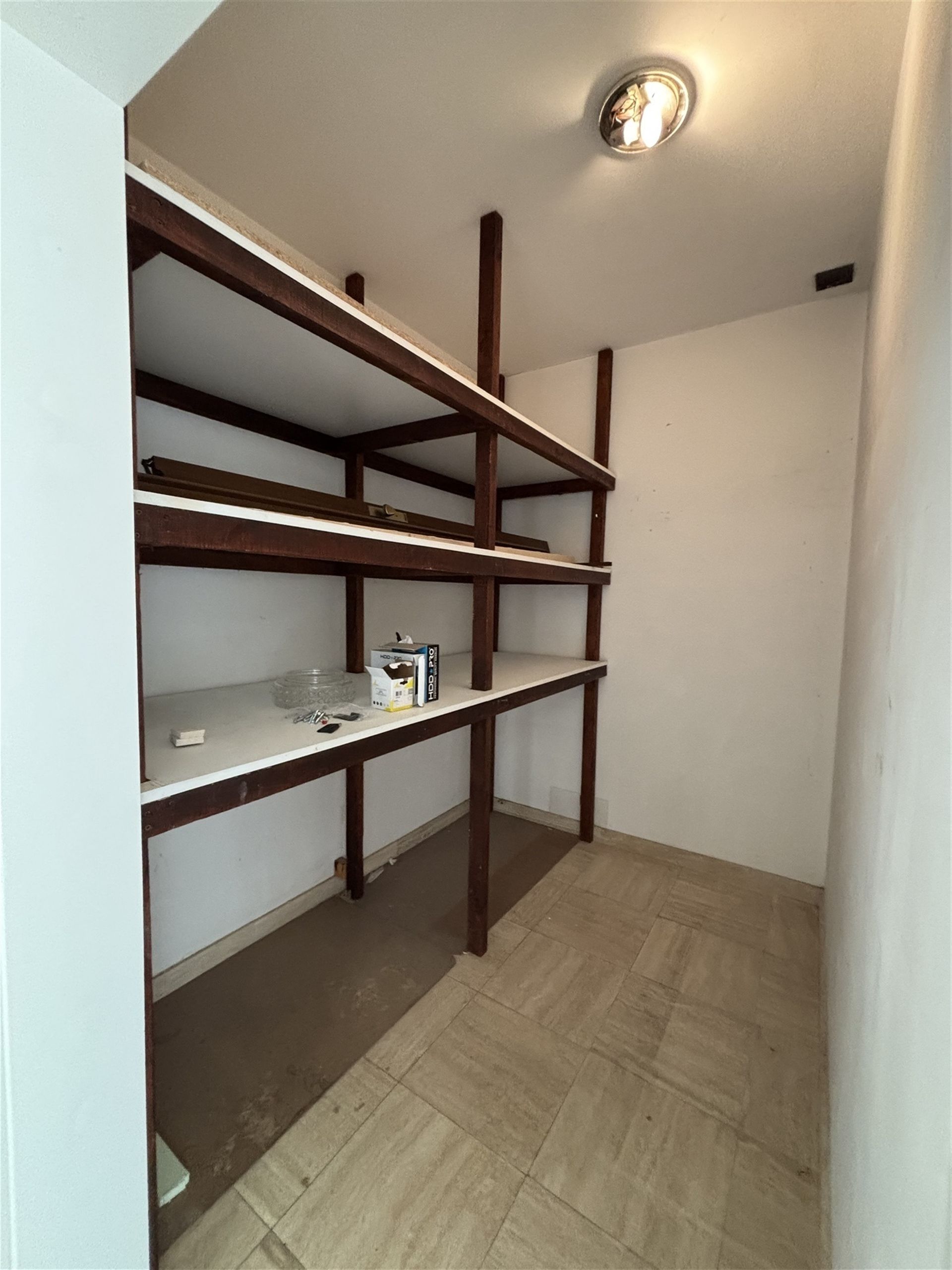 Ruime woning met grote tuin in een rustige straat foto 23