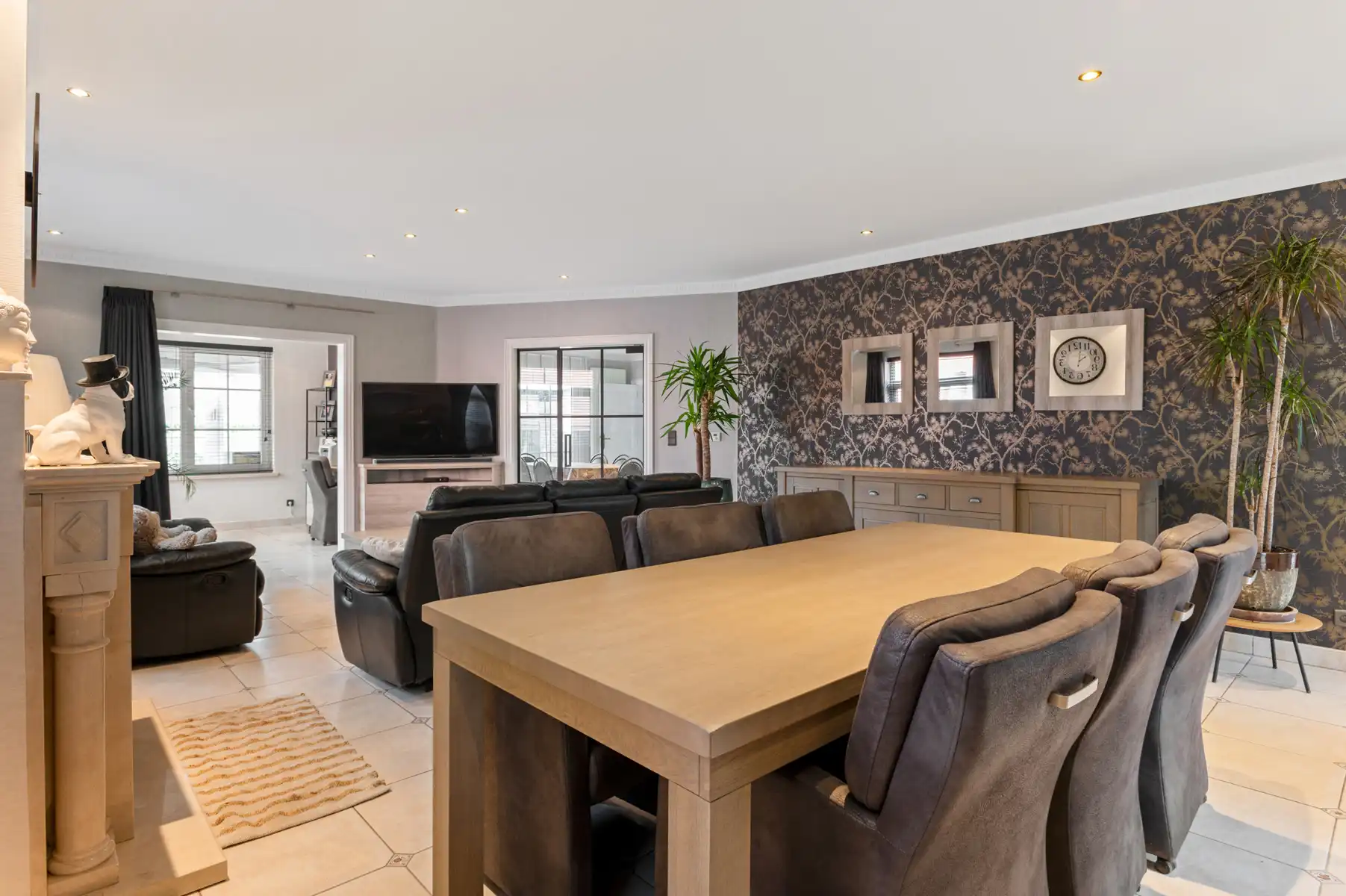 Ruime woning met 4 slpks, 2 bdks, garage en tuin foto 4