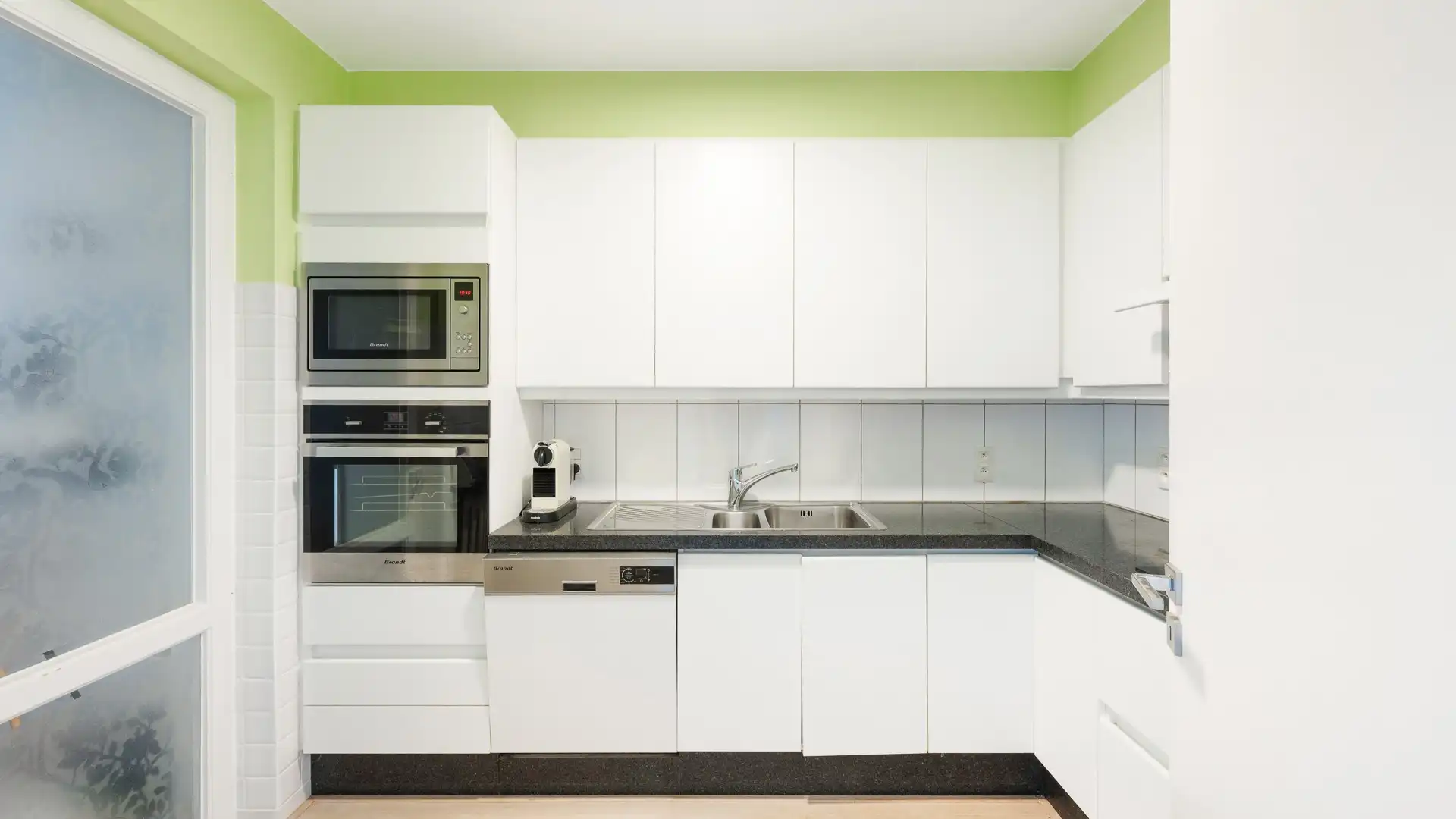 Ruim appartement met prachtig frontaal zeezicht, ideaal gelegen in het Zoute. foto 11