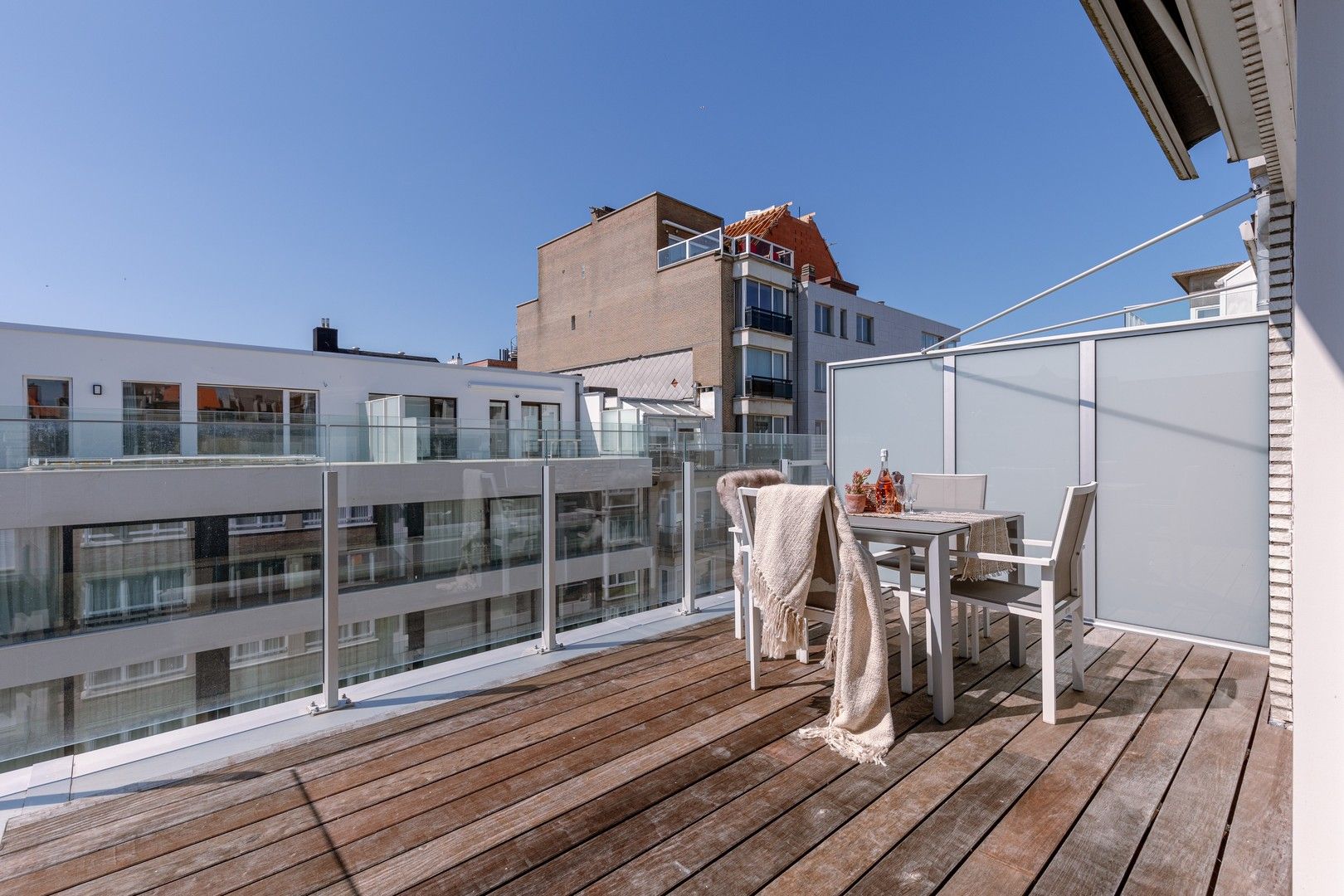 Instapklare penthouse op een topligging met zijdelings zeezicht en gelegen vlakbij het iconische Driehoeksplein. foto 9