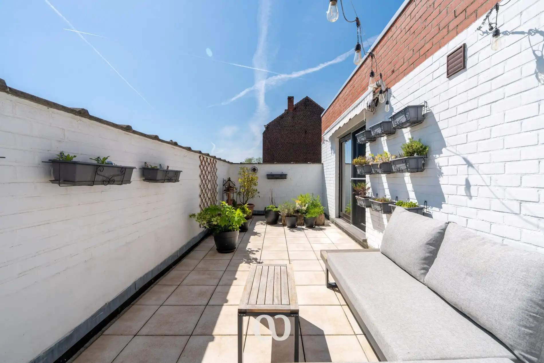 Instapklaar appartement met groot terras foto 13