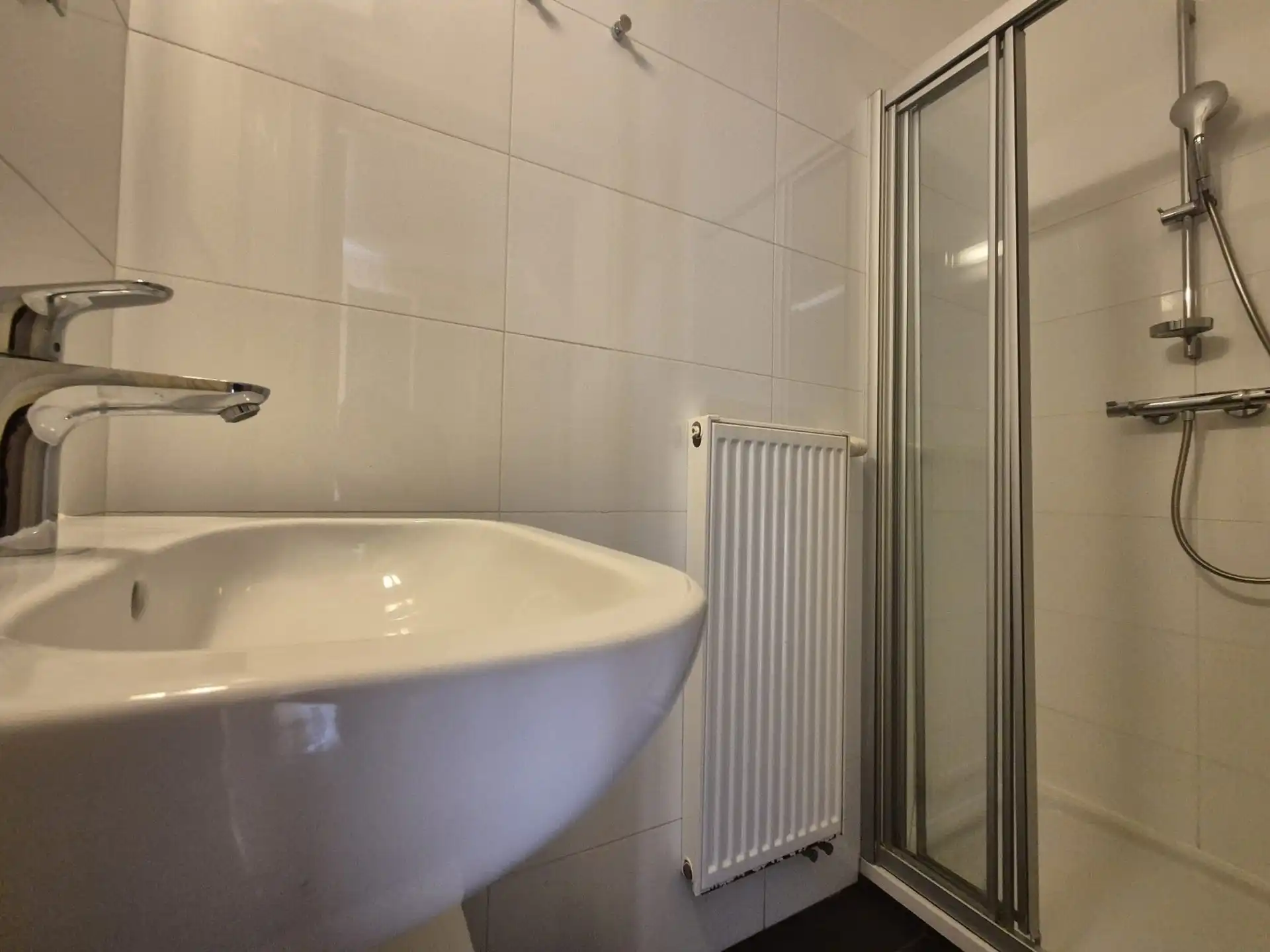 Verrassend ruim gelegen appartment met zicht op het water.  foto 26