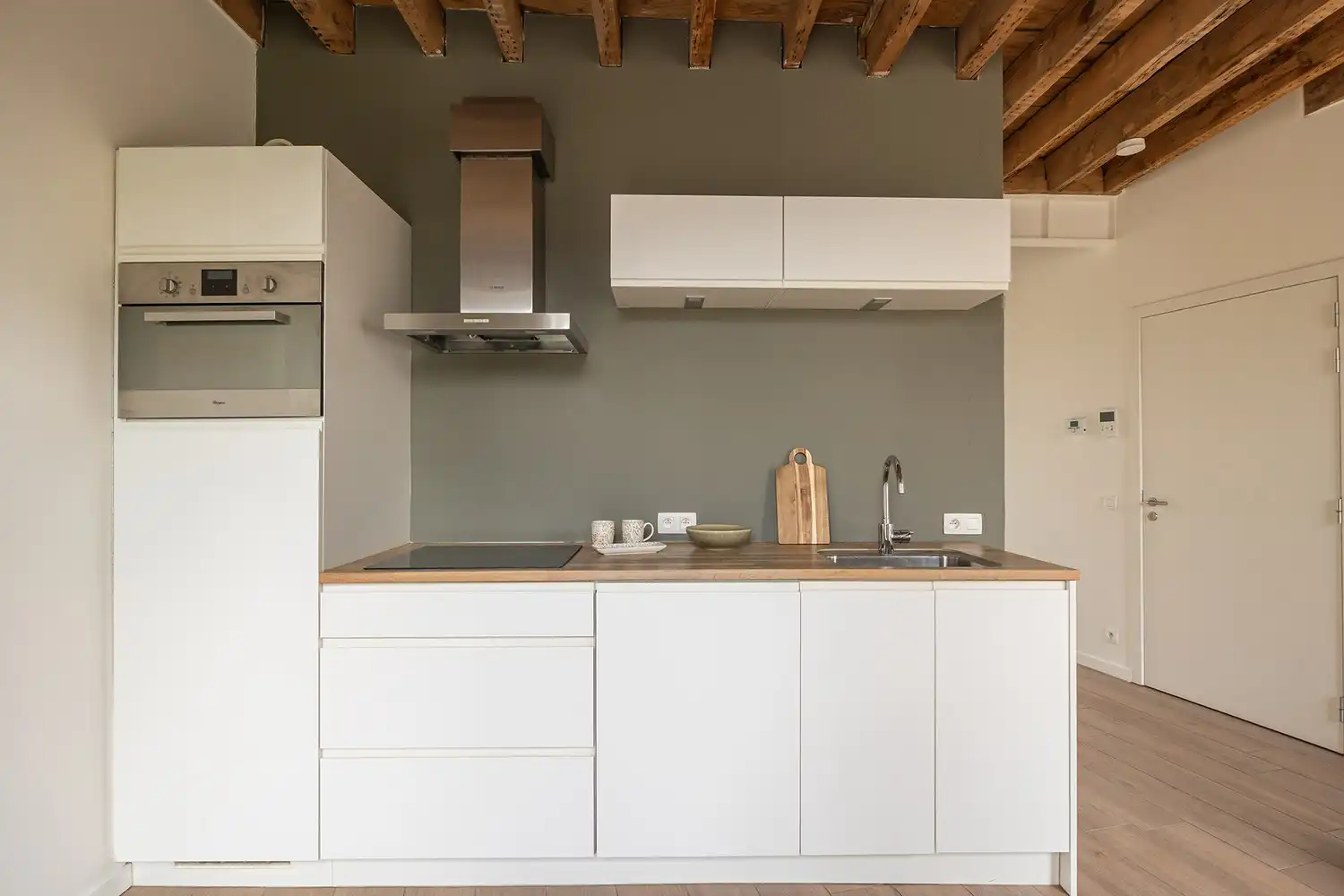 Instapklaar 1-slaapkamer appartement tussen Eilandje en centrum mét terras foto 6