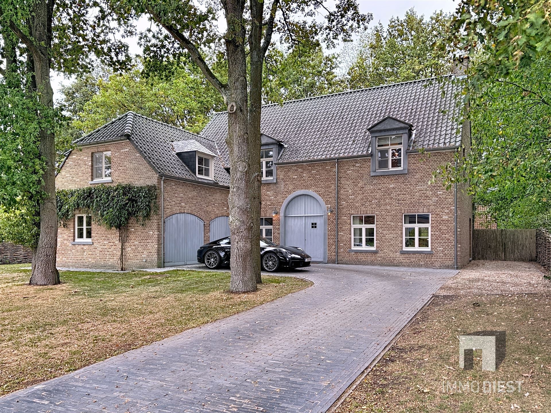 Villa-Landhuis met 4slpk op 19,89are foto {{pictureIndex}}