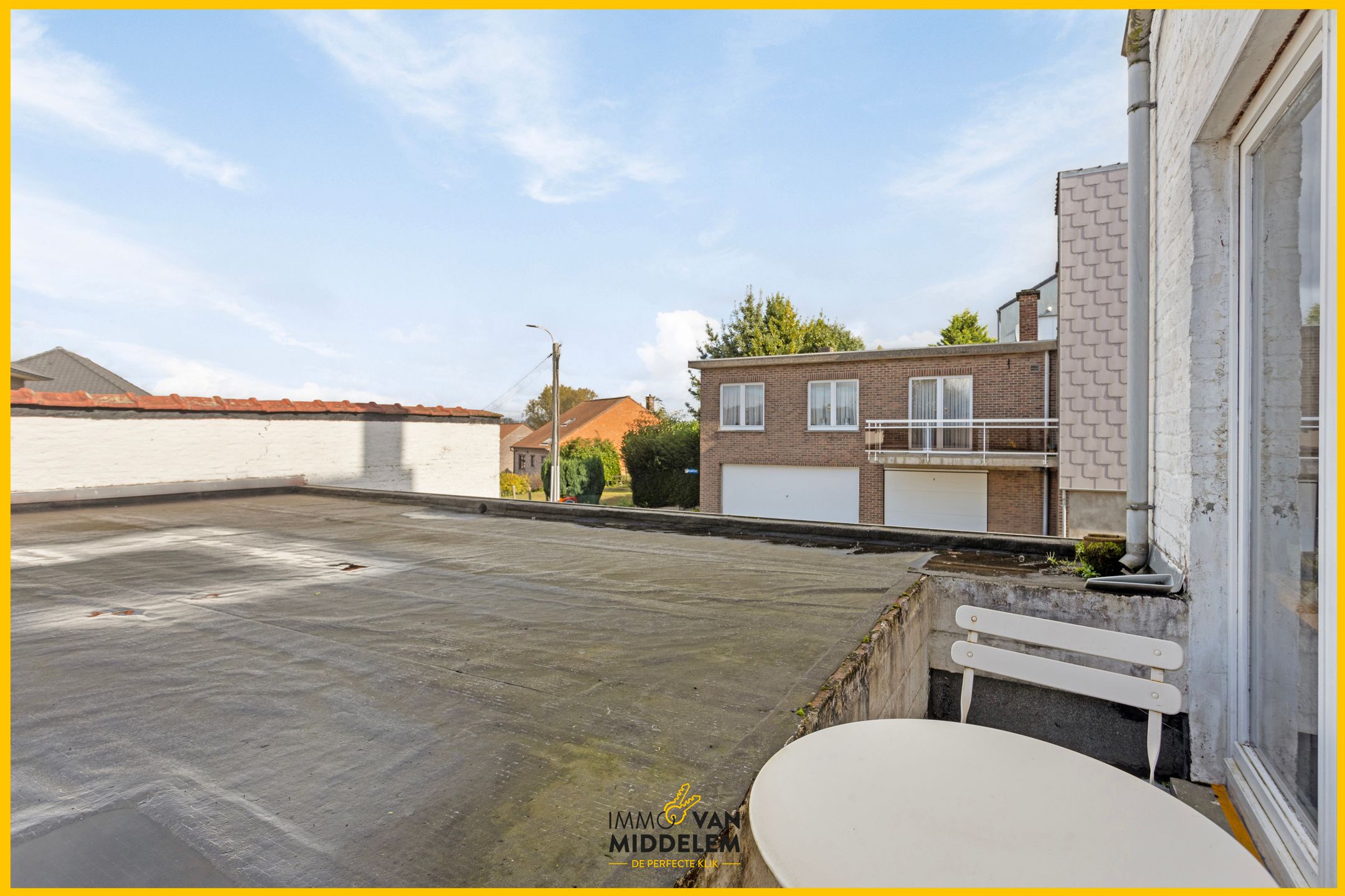 TE RENOVEREN WONING MET 3 KAMERS, 2 BADKAMERS EN 2 GARAGES foto 17