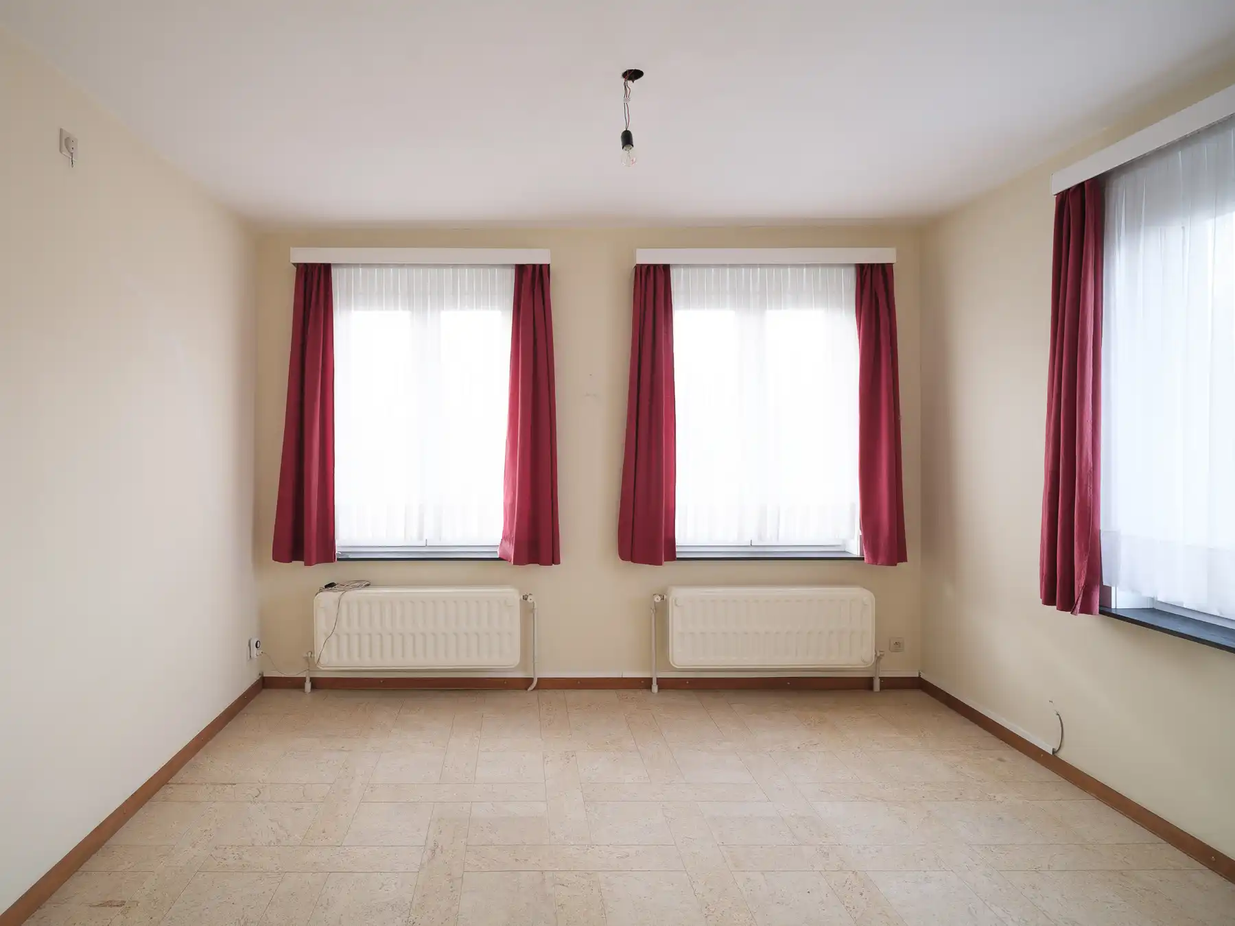 Op te frissen halfopen bebouwing met tuin en uitstekende bereikbaarheid foto 17