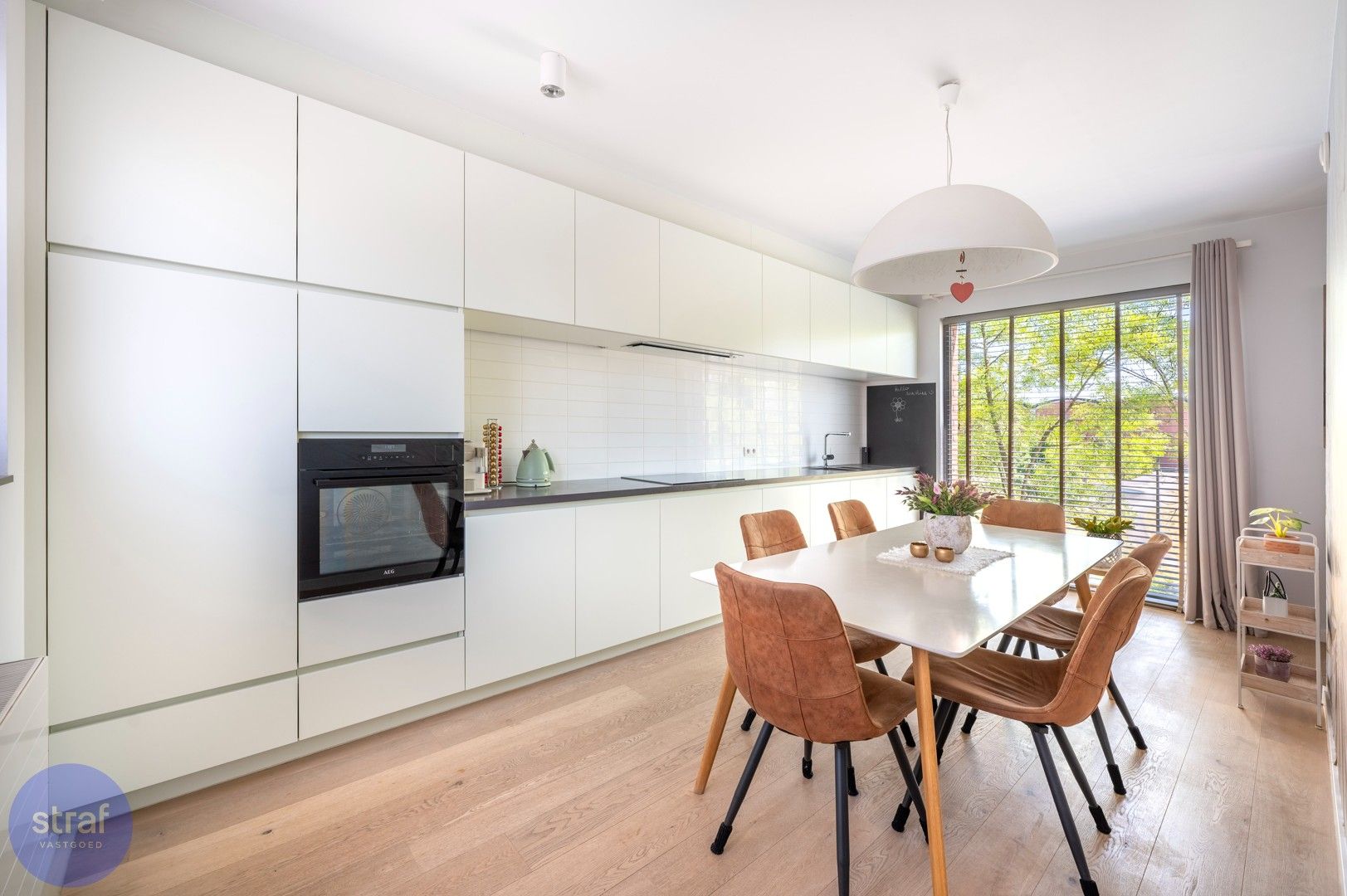 Toffe recente woning met zonnepanelen en batterij in rustige wijk foto 4
