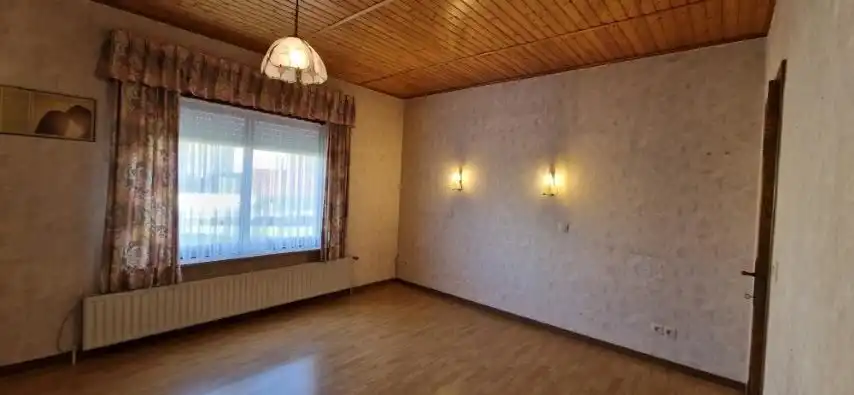 Ruime BUNGALOW open bebouwing,  met 2 slaapkamers, grote zolder, mooie tuin en aparte garage op 9 are 97 ca. foto 35