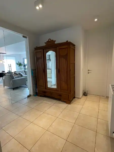 Instapklaar modern appartement met 2 slaapkamers en garage foto 3