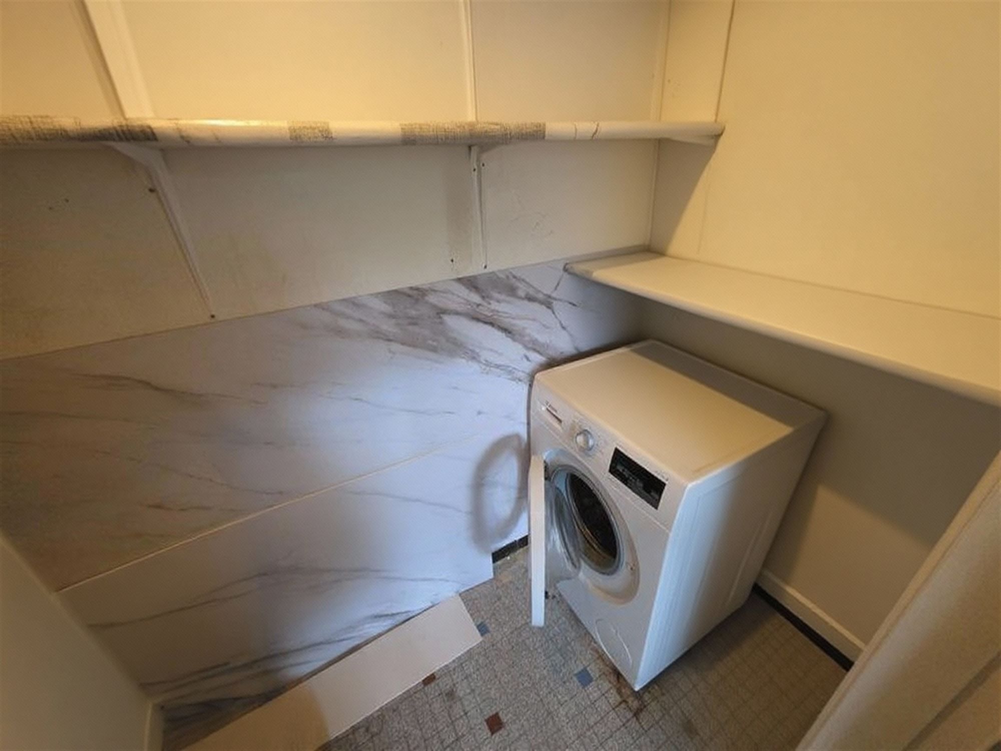 Lichtrijk appartement met 2 slaapkamers, terras en garagebox foto 10