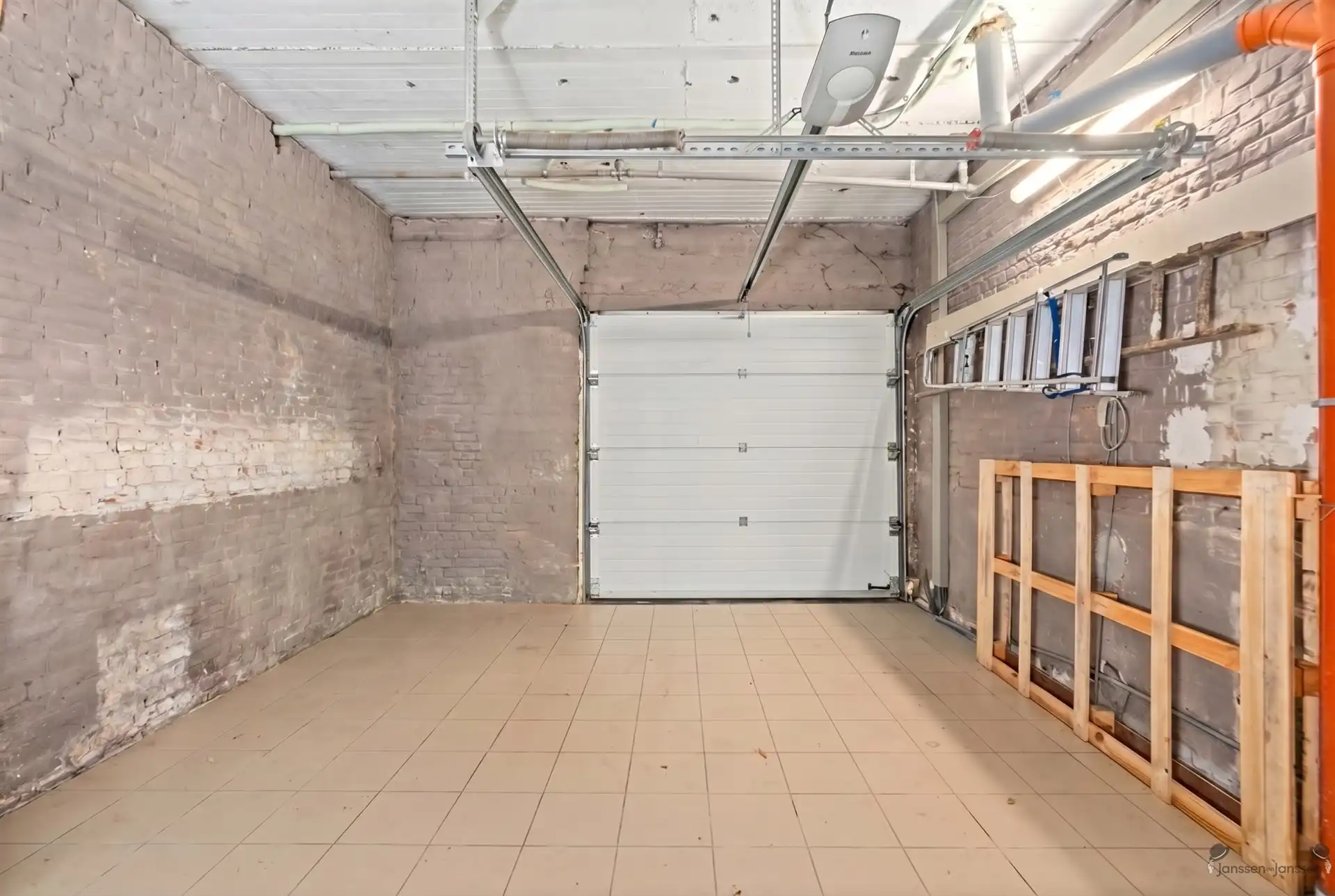 Karaktervolle, volledig gerenoveerde woning met ruime tuin en uitzicht op paardenweide foto 17