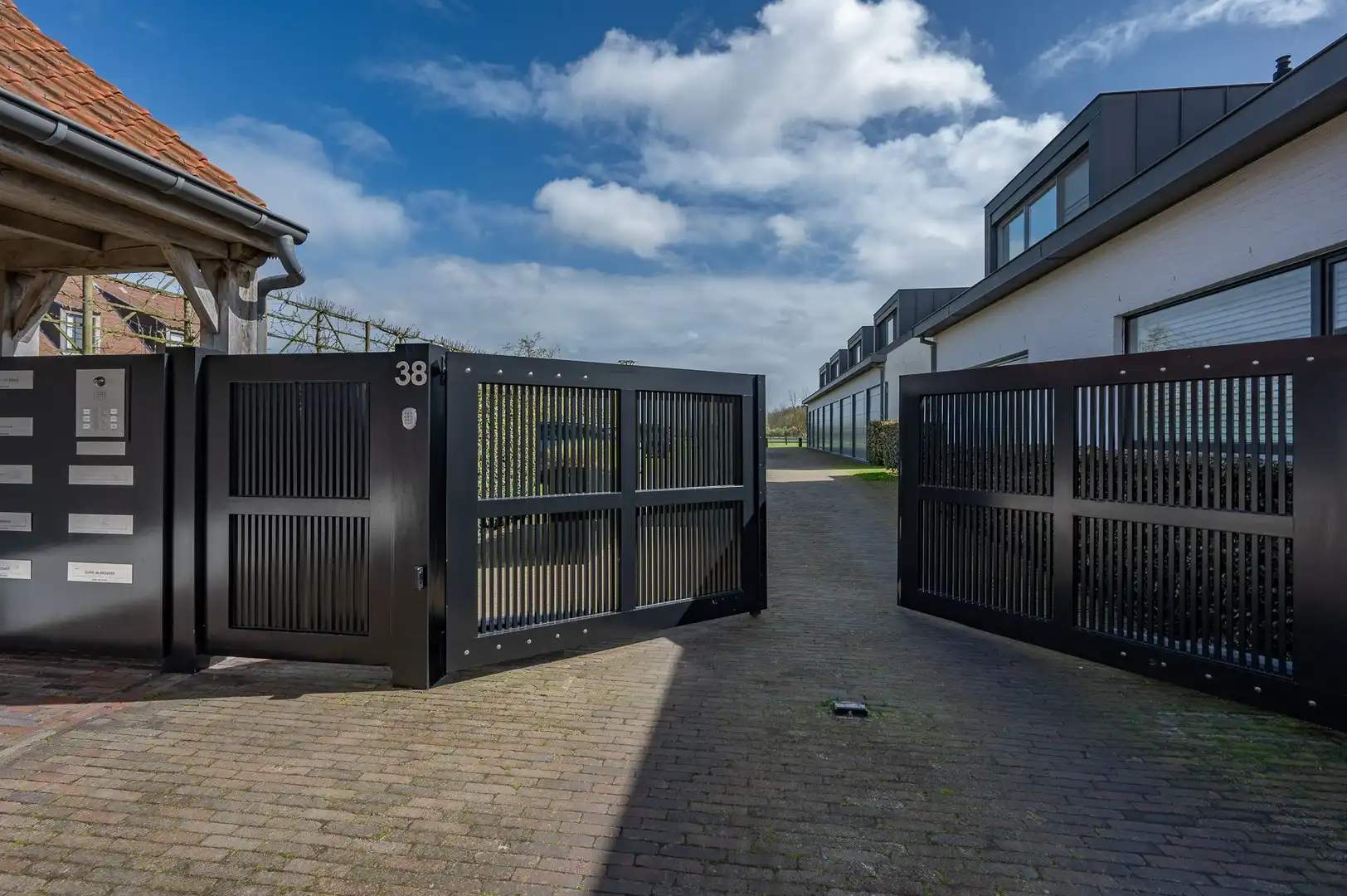 Uitzonderlijke eigendom met een uniek open zicht op de Hazegraspolders, vlakbij het Oosthoekplein. foto 34