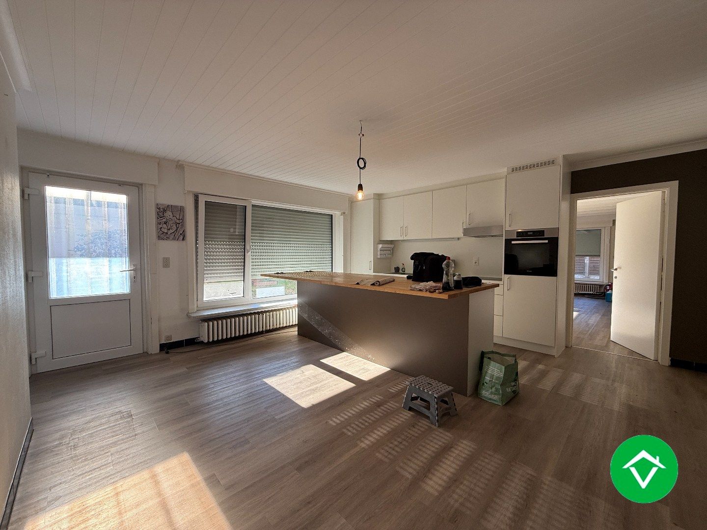 Gelijkvloerse woning met 3 slaapkamers, dubbele garage en tuin foto 5